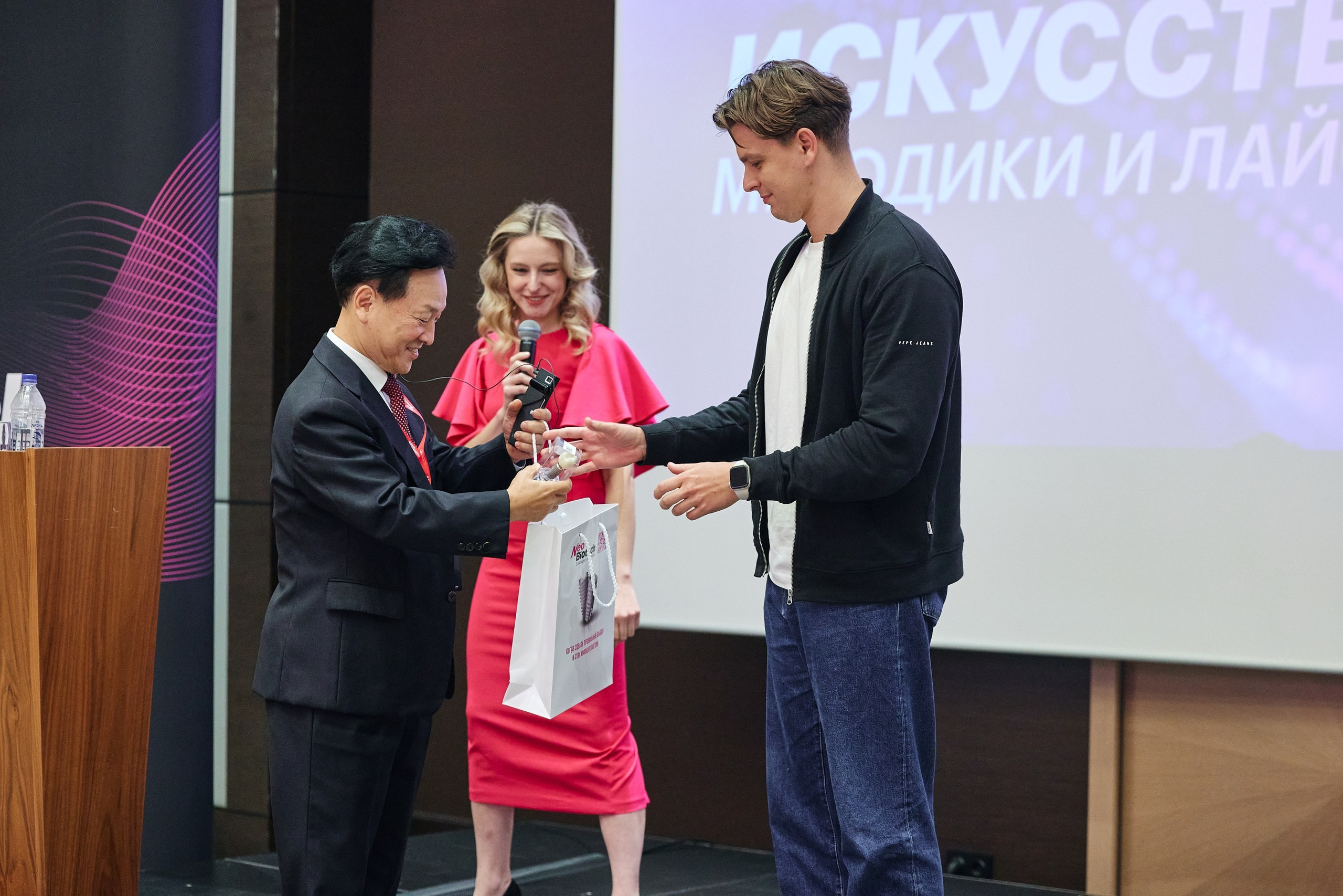 Конгресс имплантологов Neo Biotech 2025. Антон Артюшин, портретный фотограф. Москва