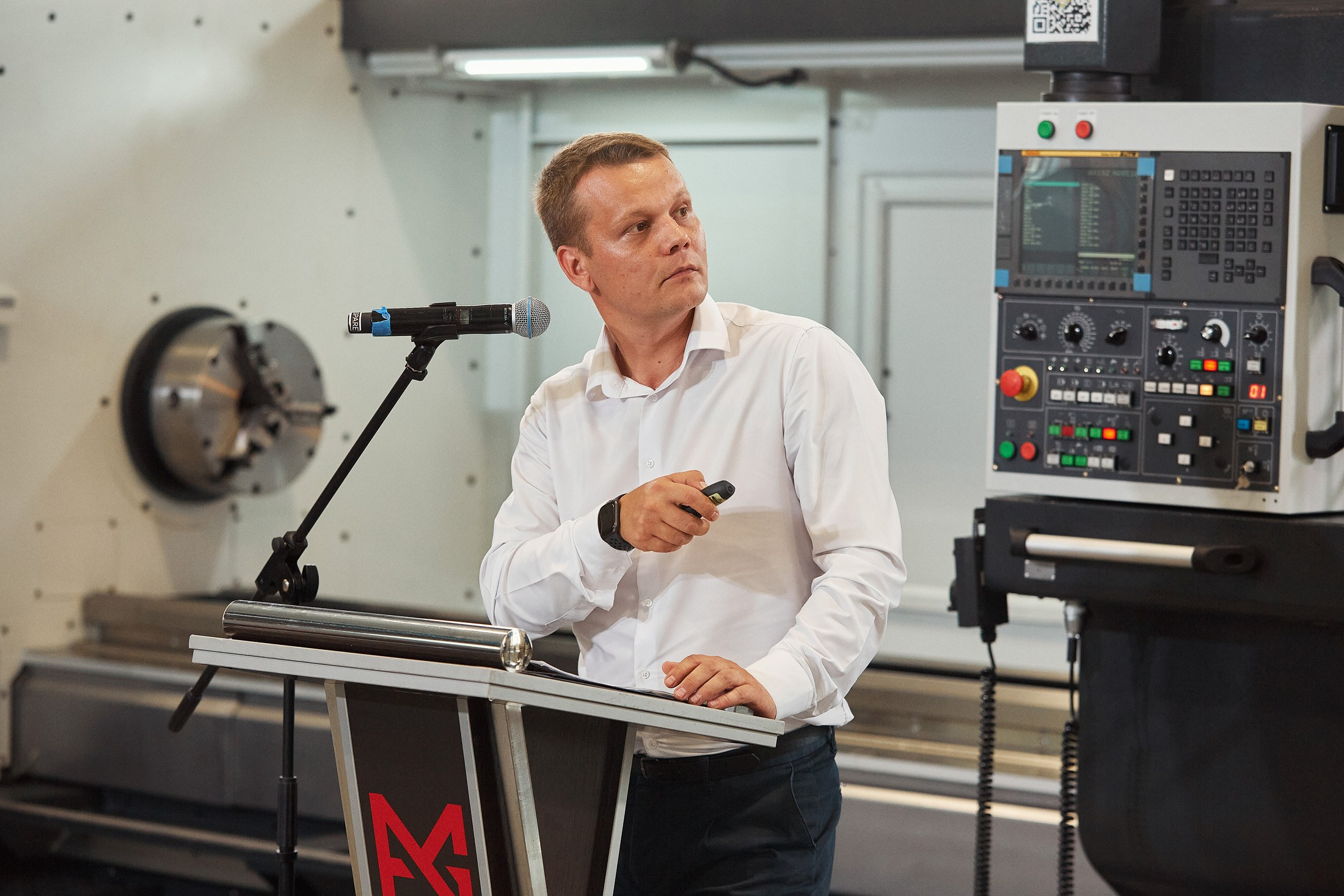 EMG / Международный форум / Презентация нового высокоточного станка. Антон Артюшин, портретный фотограф. Москва