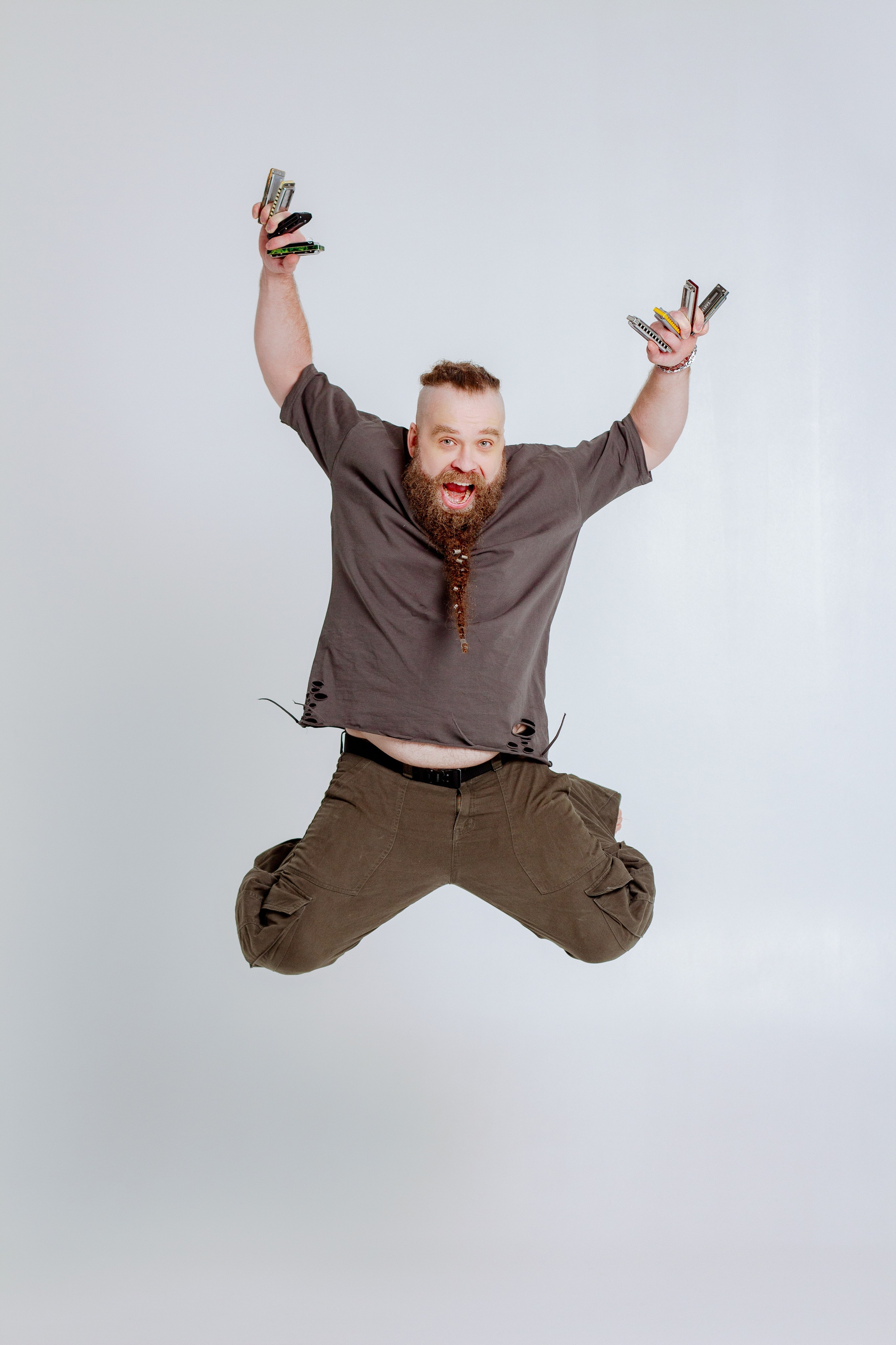 Борис Плотников. Губная гармоника. Мужской портрет, фотосессия для музыканта. Фотограф в Екатеринбурге Пойгина Елена