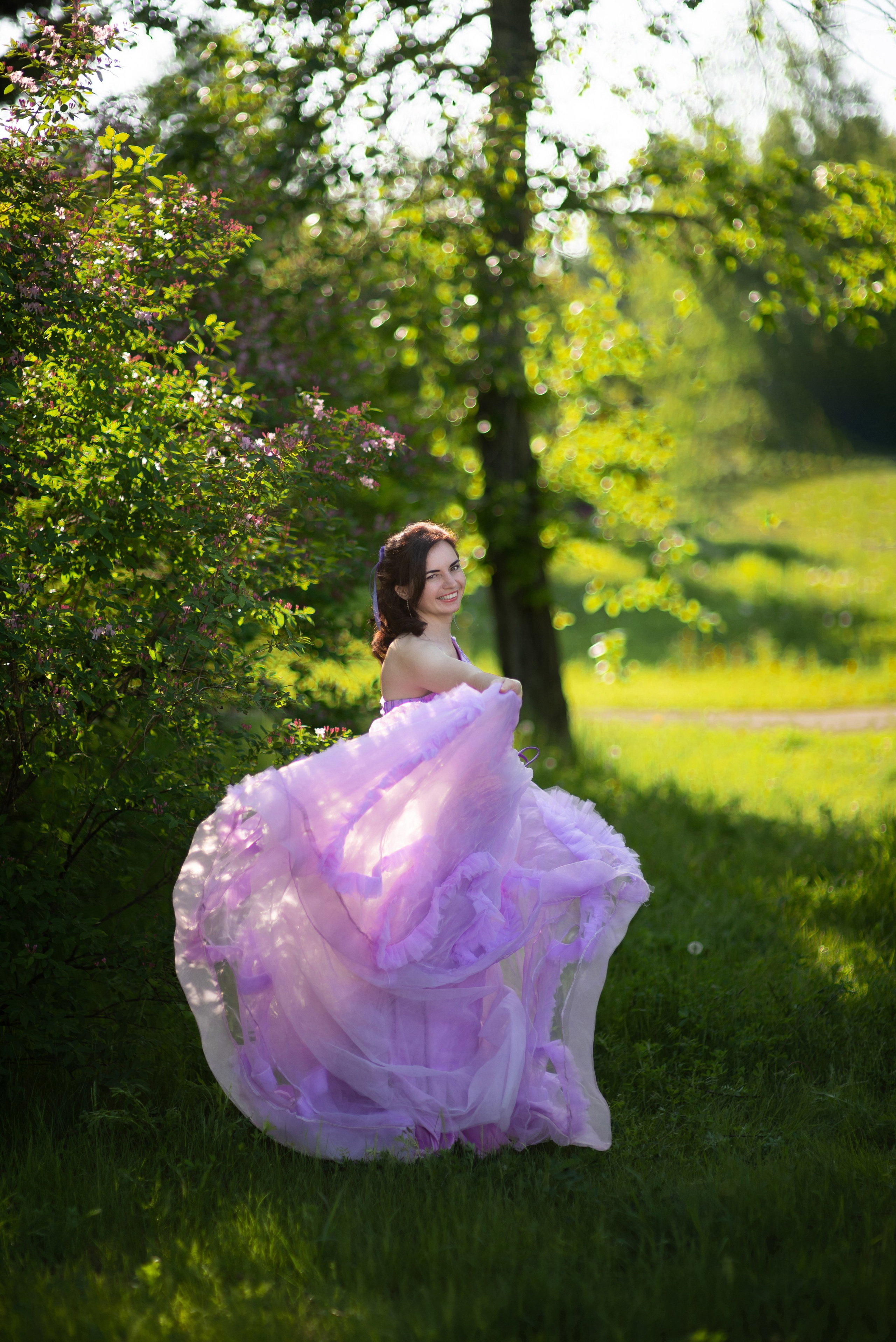 Сиреневое платье из фатина напрокат для фотосессии на Байкале. Туры на Байкал с фотографом под ключ. Фотосессии на Ольхоне