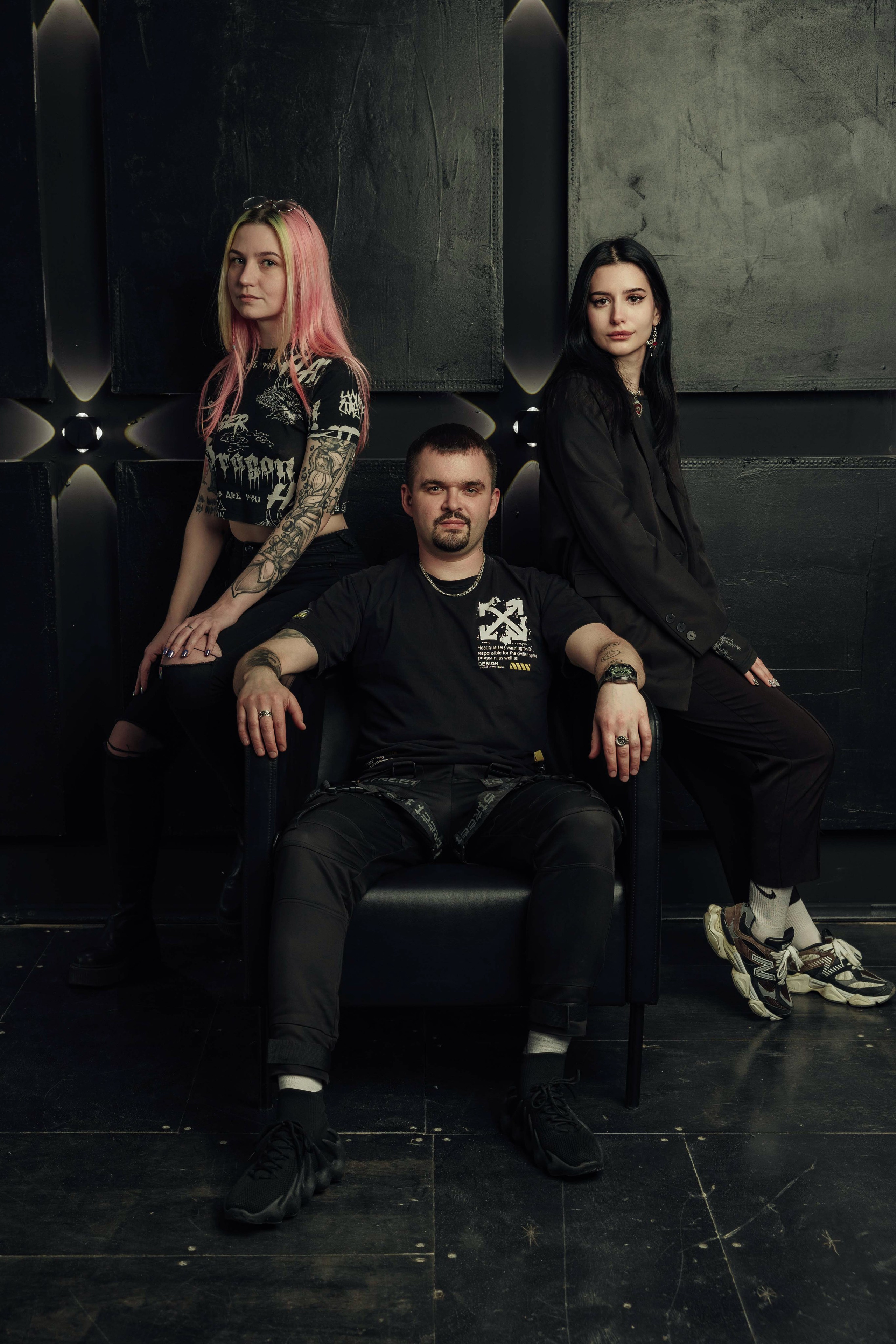 Коллективная фотосессия для мастеров тату-салона «Бить-Колотить». Алексей Шаров — свадебный и репортажный фотограф в Нижнем Новгороде