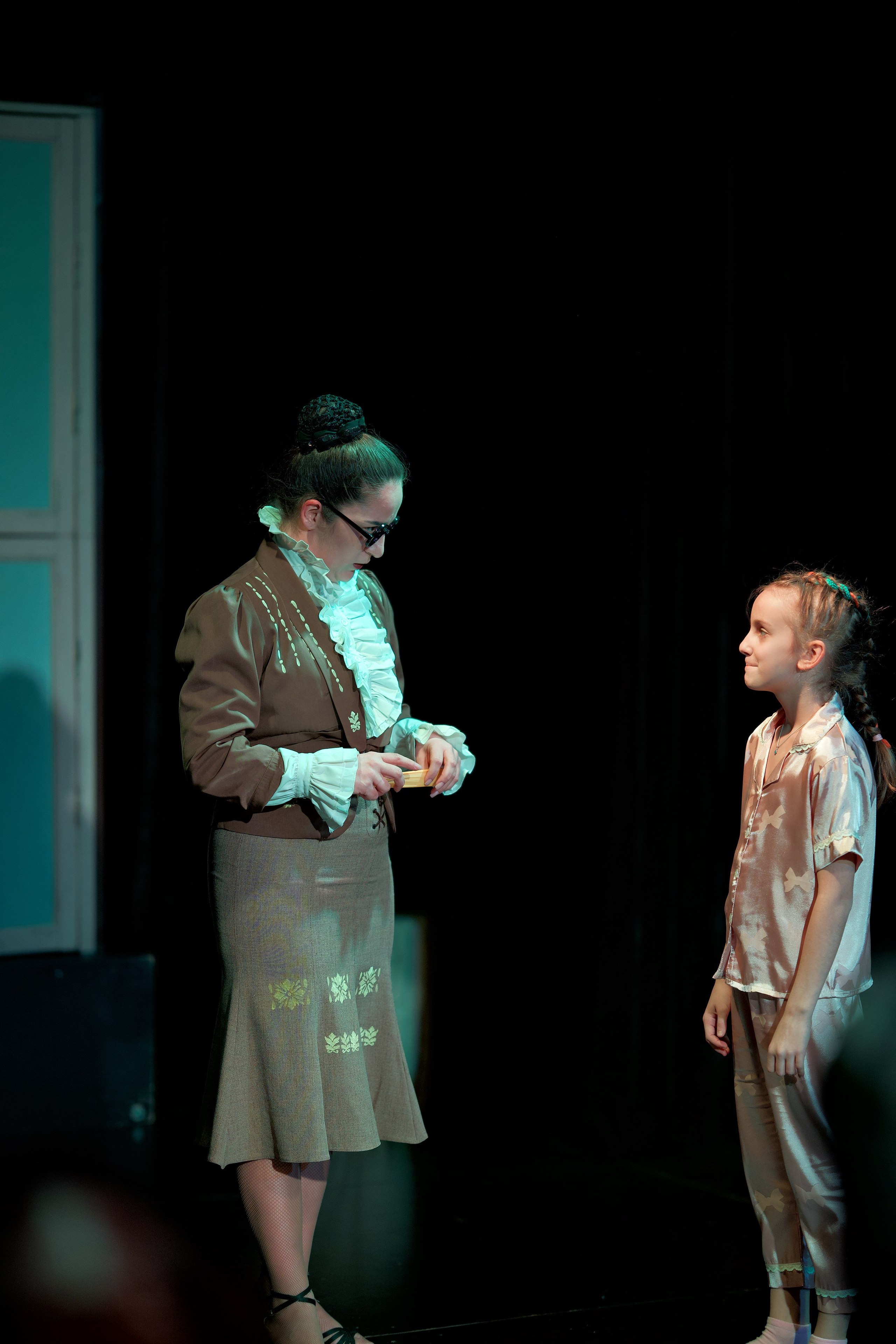 В шкафу с призраками. Фотограф Денис Болдинов. Москва