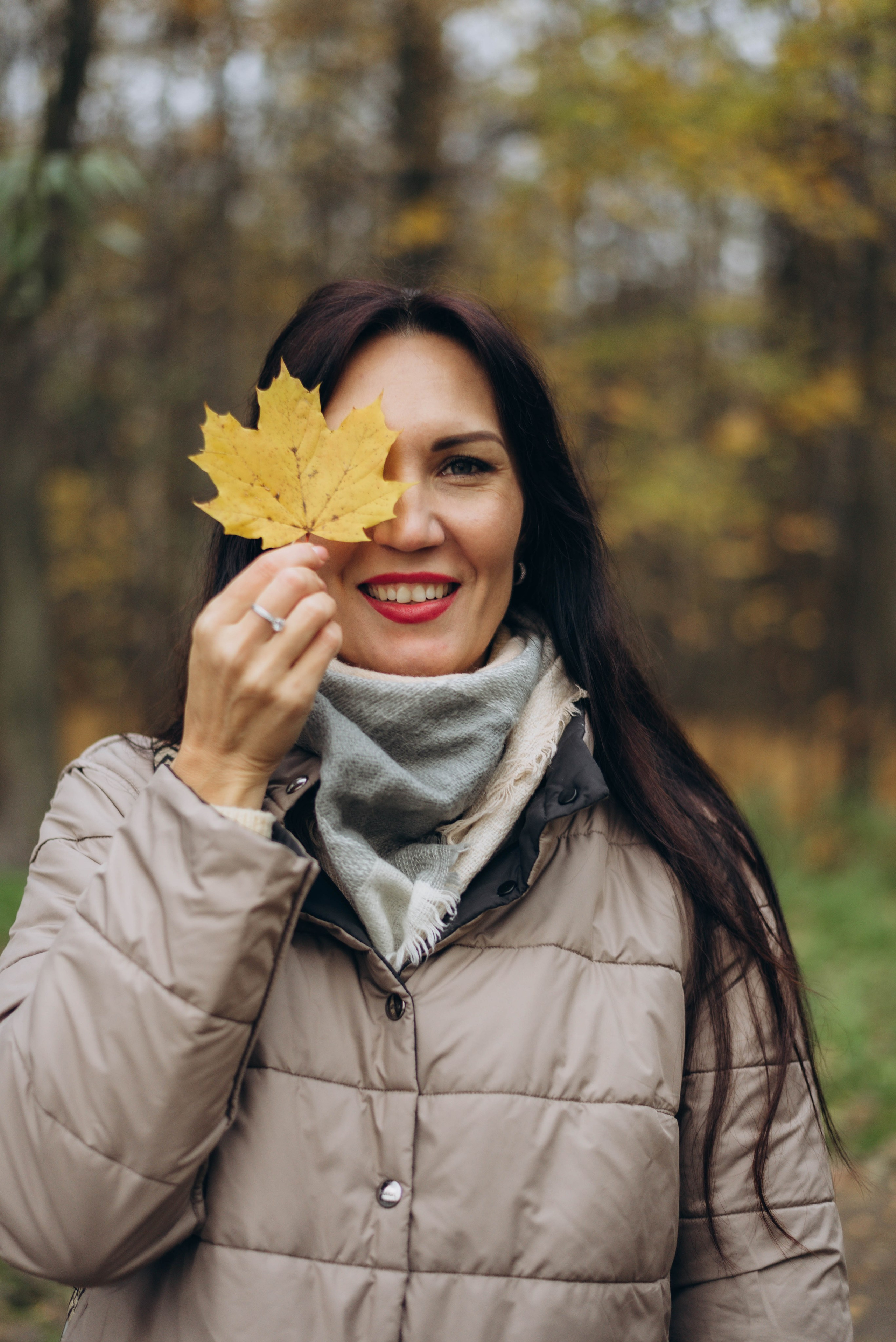 Прогулочная фотоссесия для девушки в парке. Семейный фотограф в Железнодорожном Масаева Елена