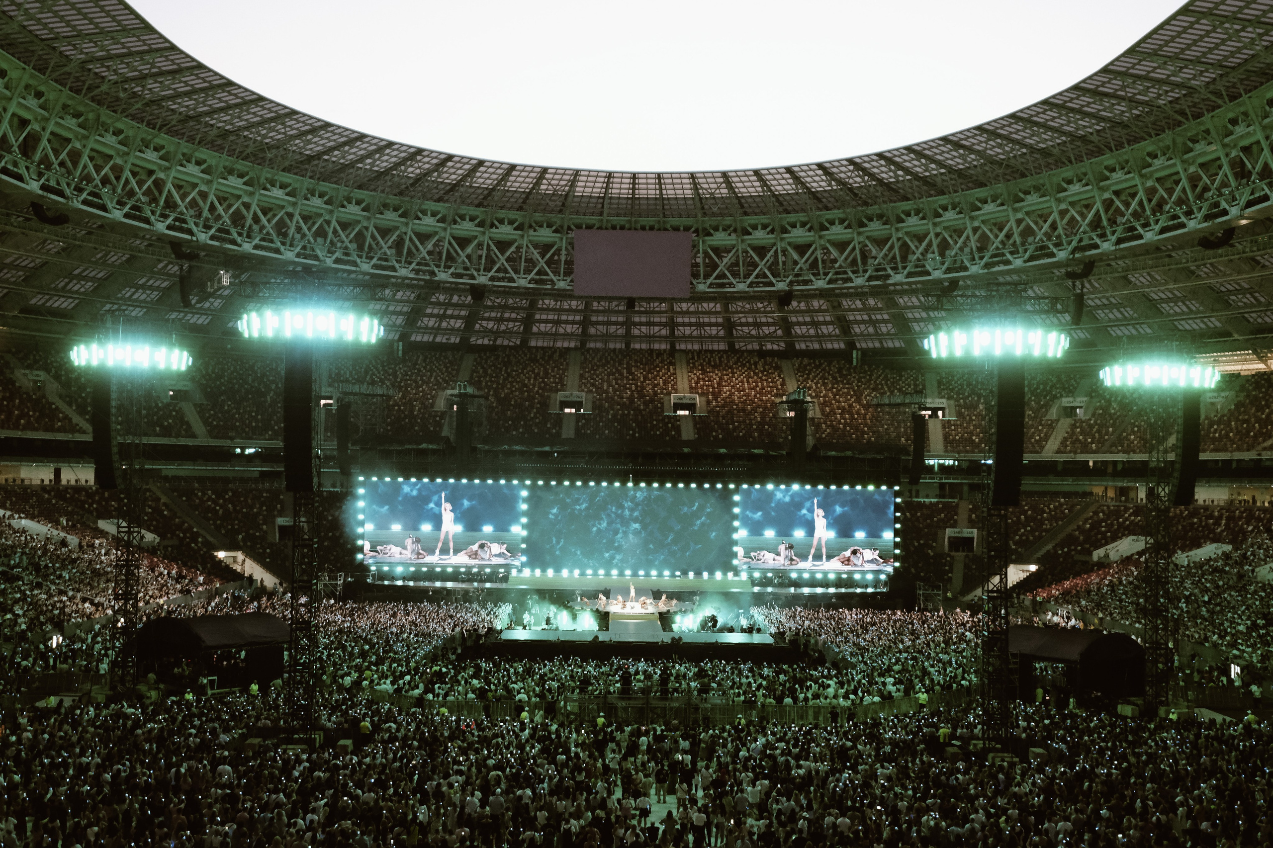 ПОЛИНА ГАГАРИНА В СК ЛУЖНИКАХ 29.06.24. Концертный и репортажный фотограф в Москве и Санкт-Петербурге Мария