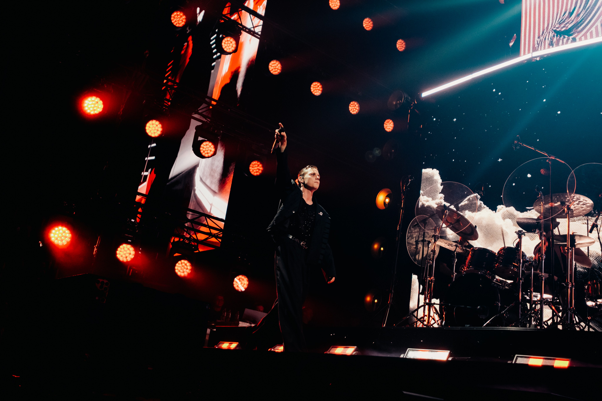 ВАНЯ ДМИТРИЕНКО В МЕГАСПОРТЕ 07.11.25. Концертный и репортажный фотограф в Москве и Санкт-Петербурге Мария