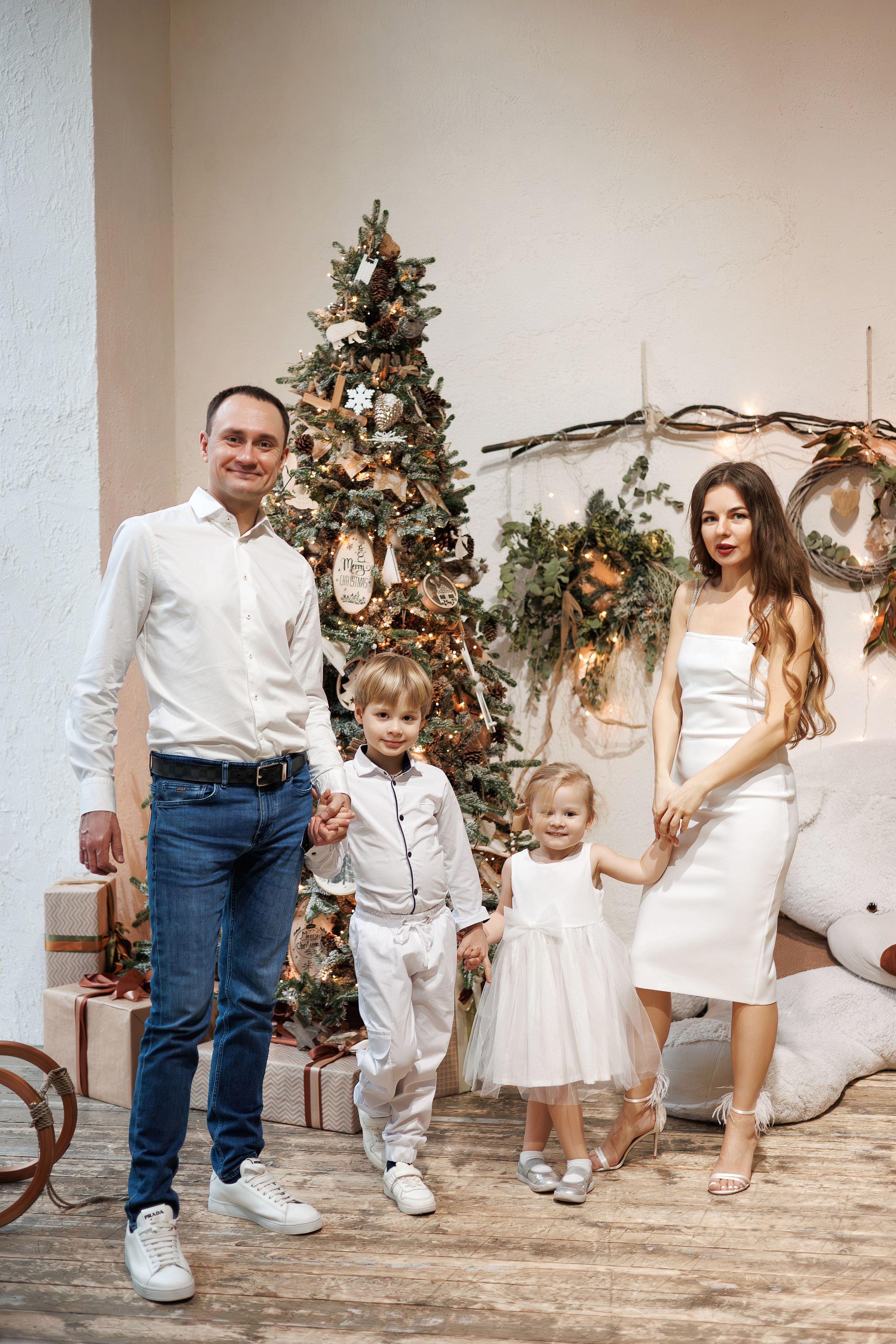 Новогодняя семейная фотосессия в студии FAMOUS (на Павелецкой). Свадебный и семейный фотограф в Москве и МО Елена Агапова