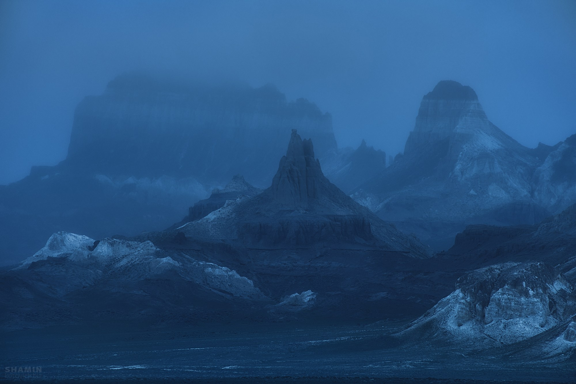 Пейзажи Казахстана и Мангистау — плато Устюрт, урочище Бозжыра, степи и каньоны западного Казахстана. Свет, тишина и контрасты пустынных ландшафтов. Фотограф Константин Шамин