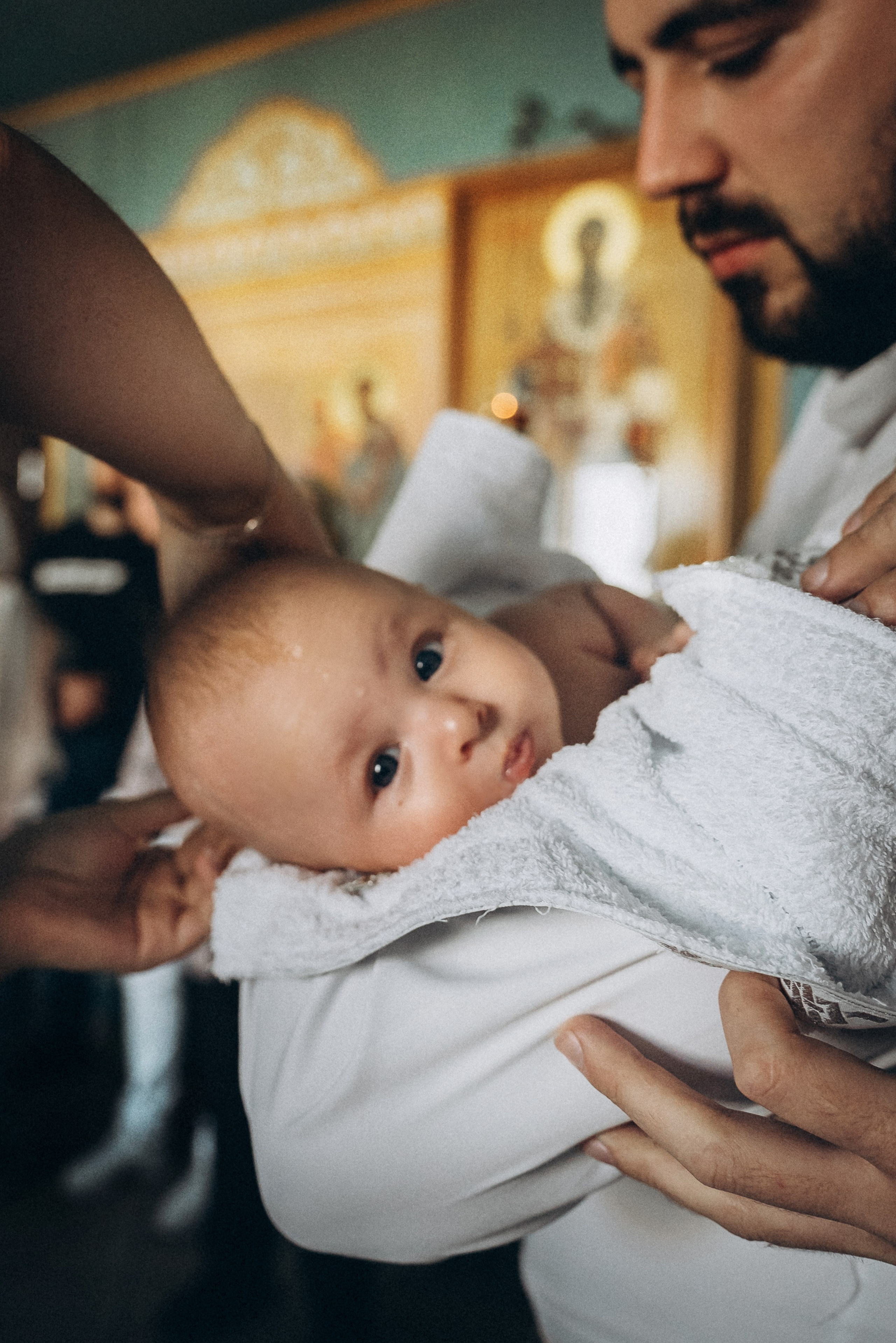 Фотосессия крещения, фотограф таинства крещения Москва, ребенок с мамо. Фотограф Ольга Рубцова в Москве и Московской области