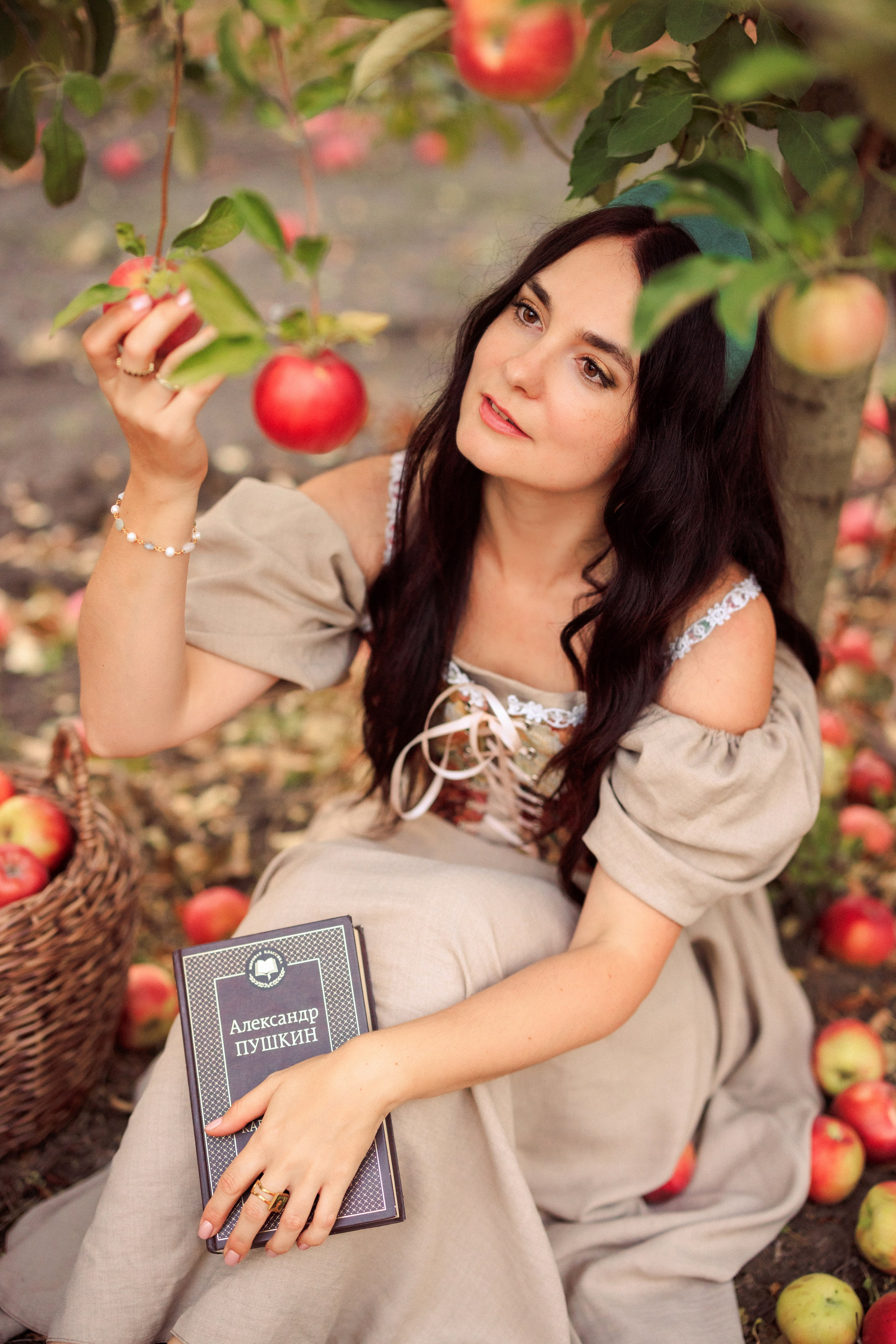 Семейная фотосессия в Яблоневом саду. Семейный и детский фотограф в Краснодаре Анна Трашкова