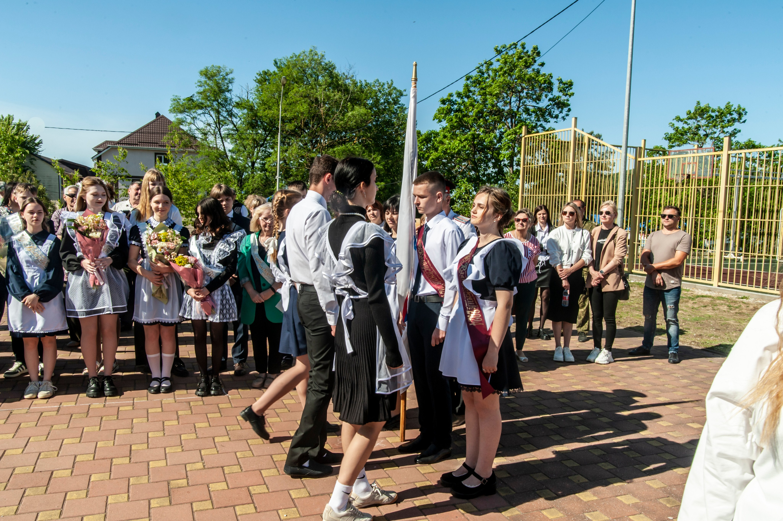 Последний Звонок МАОУ СОШ № 17 им. Эдуарда Есаяна — Архипо-Осиповка. Свадебный и семейный фотограф Денис Лукьянов в Краснодаре, Краснодарском крае и Республике Крым