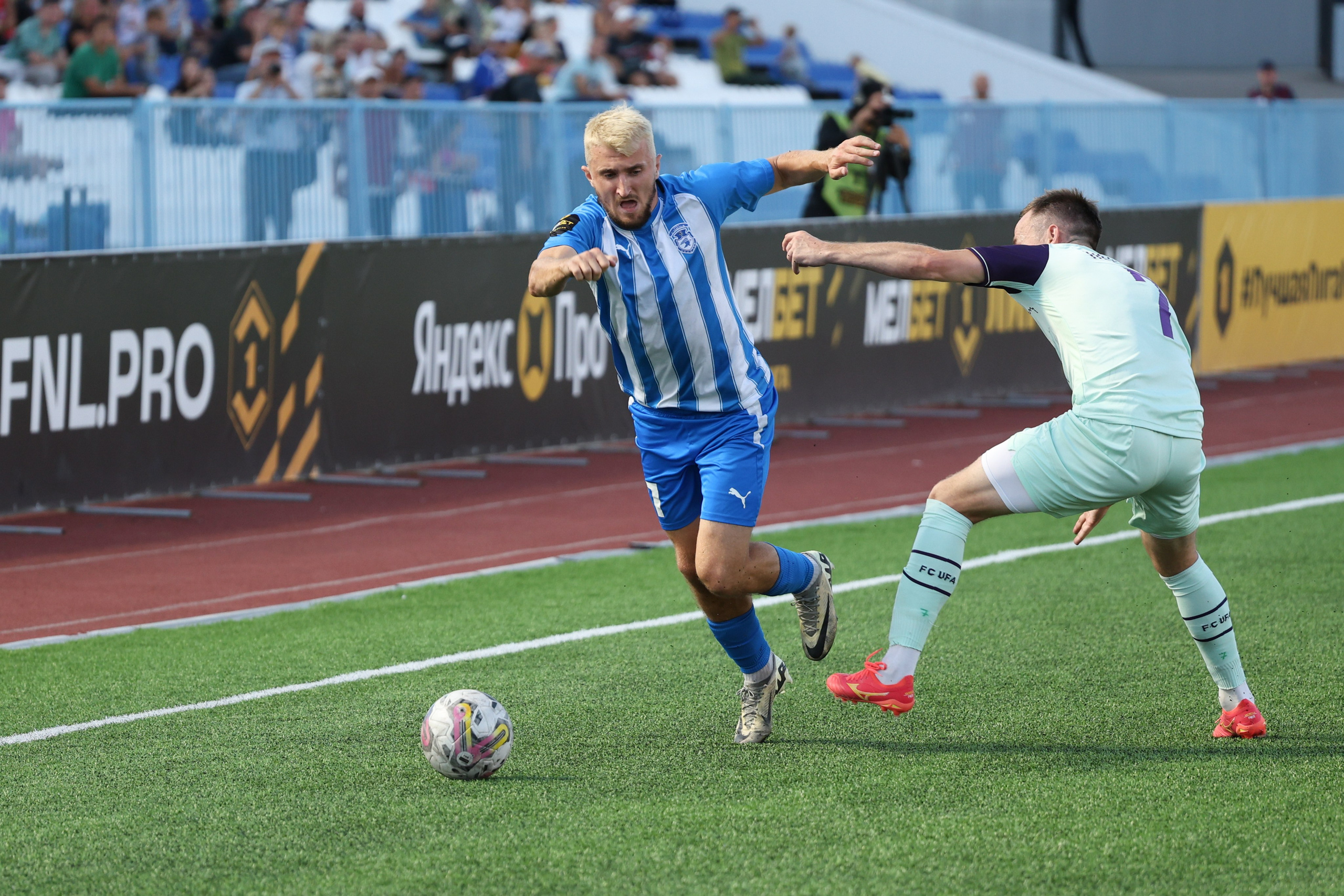 Фото футбольных матчей Первая лига ФНЛ. Фотограф Дмитрий Алексеев