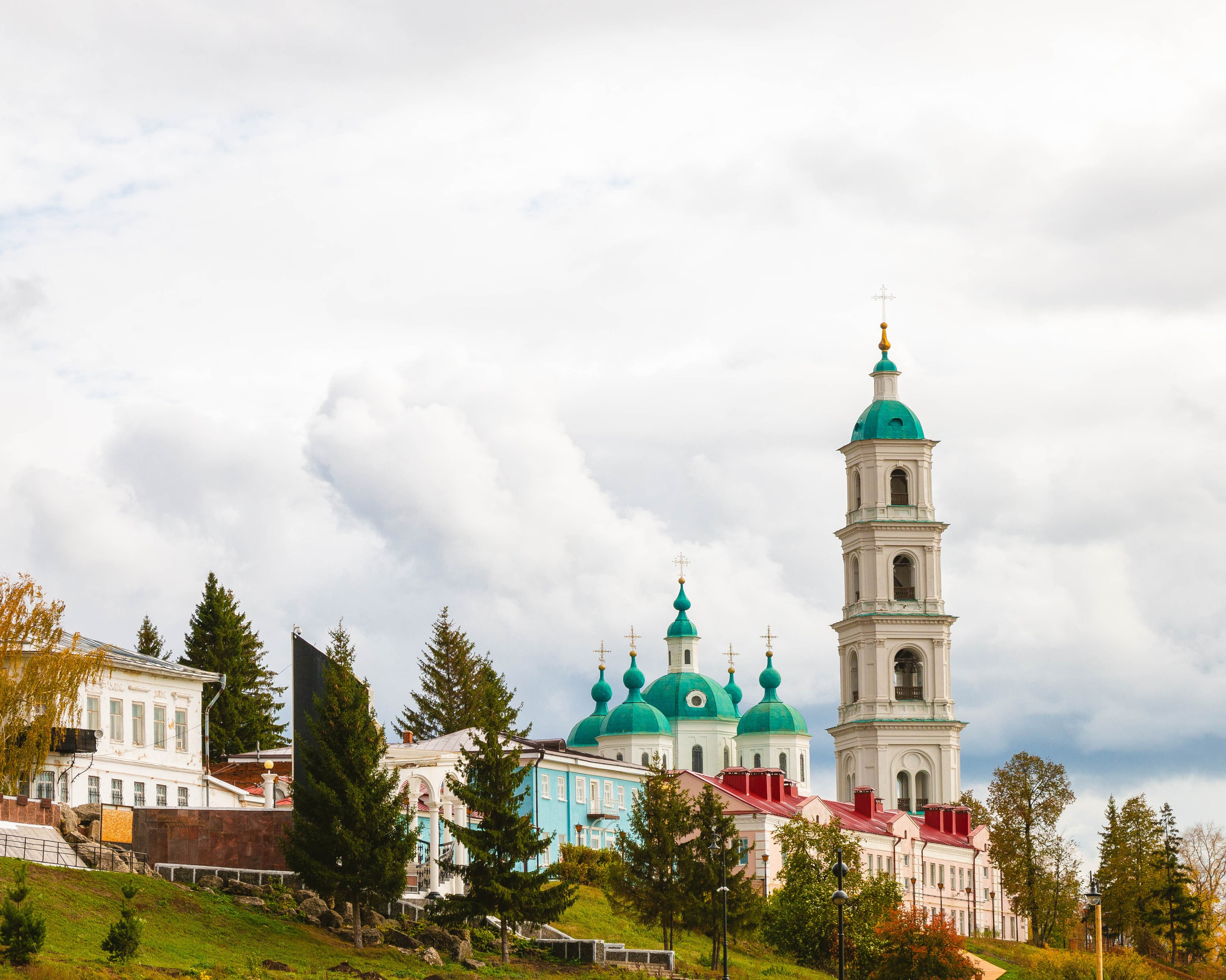 Спасский собор в Елабуге в осеннее холодное утро