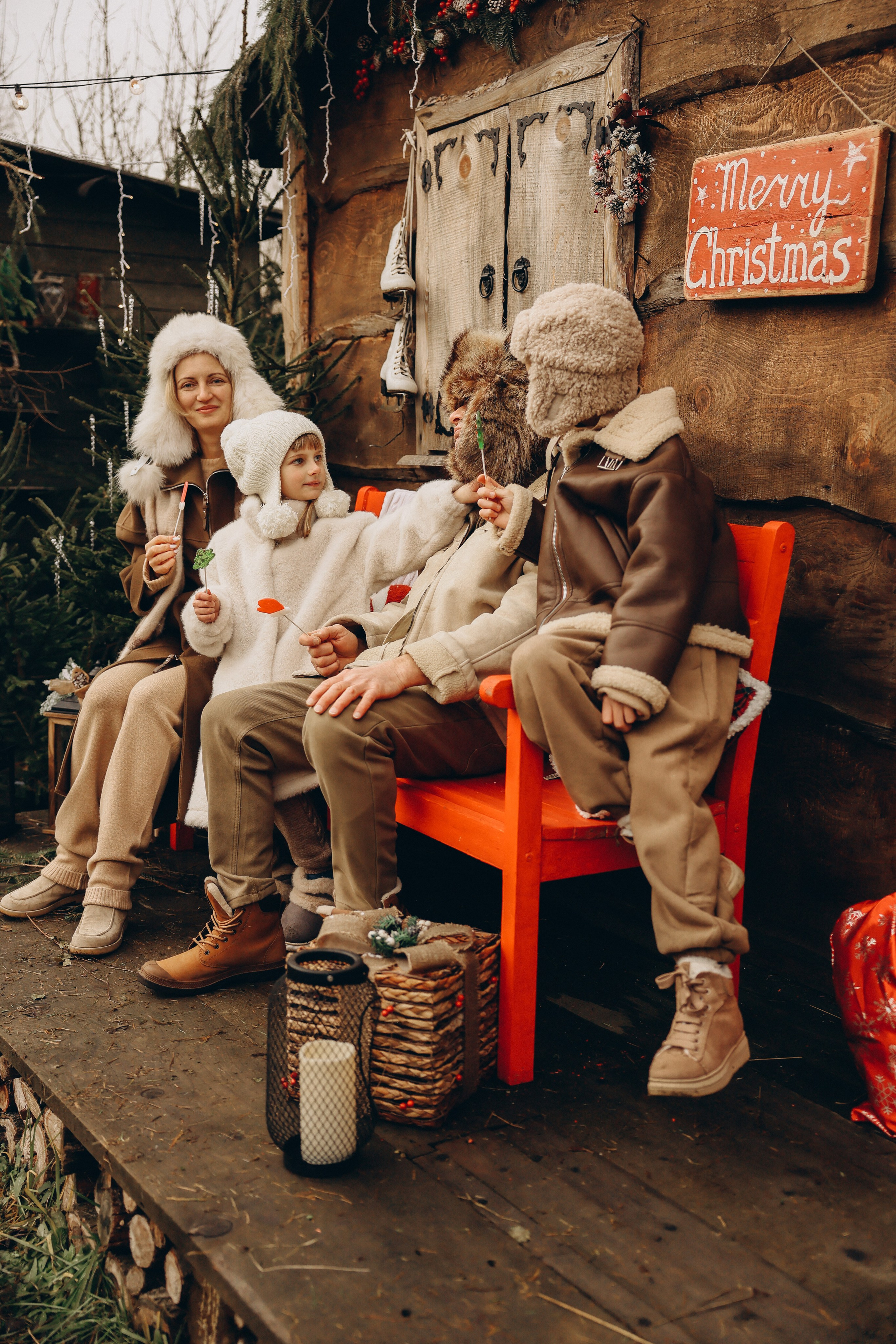 Я Лена — семейный фотограф в стиле Life Style Москва и Подмосковья: Балашиха, Пушкино, Щелково, Домодедово, Дмитров. Я за эмоции и любовь