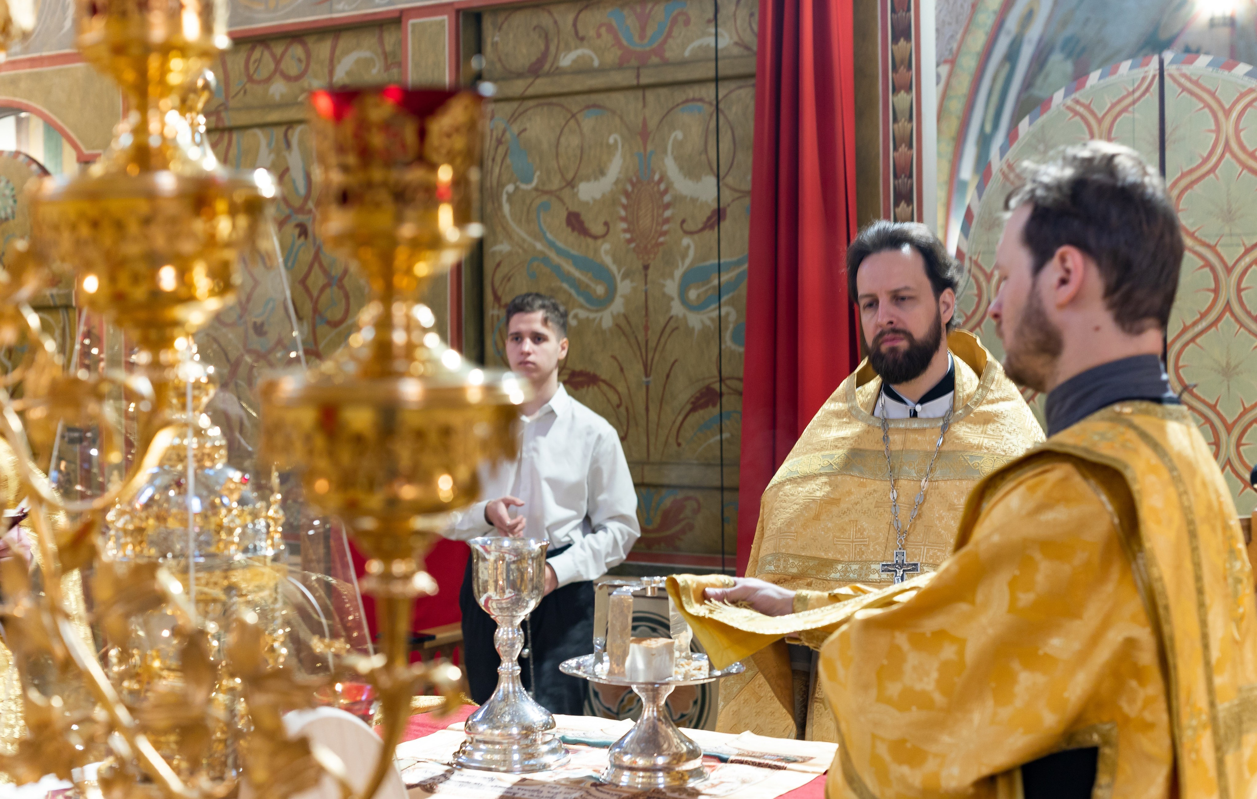 Праздничное богослужение Святителю Николаю 19 декабря. Интерьерный фотограф в Москве Роман Потапов