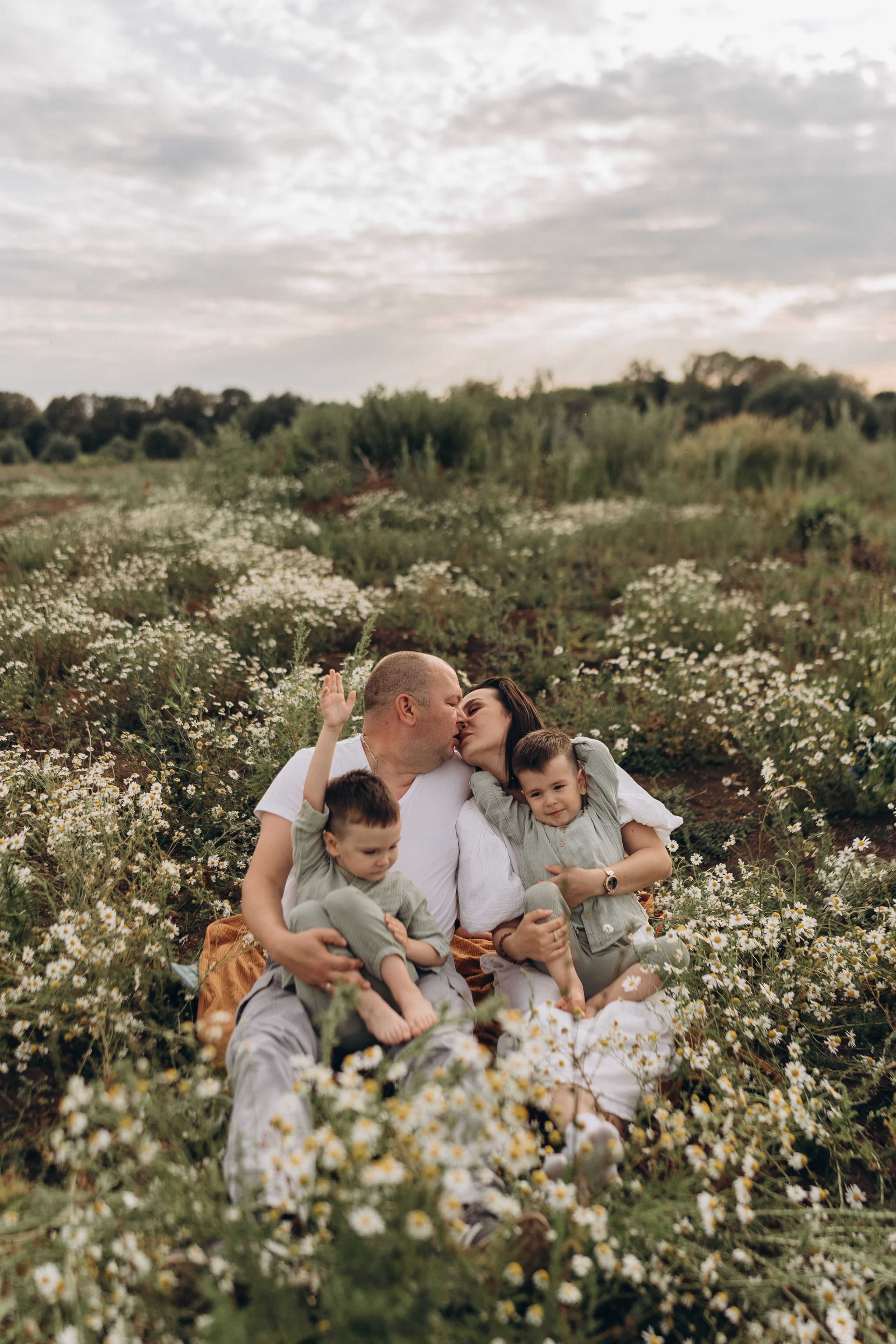 Лето. Ромашки. Семья. Семейный и домашний фотограф в Уфе Ирина Гарасюта