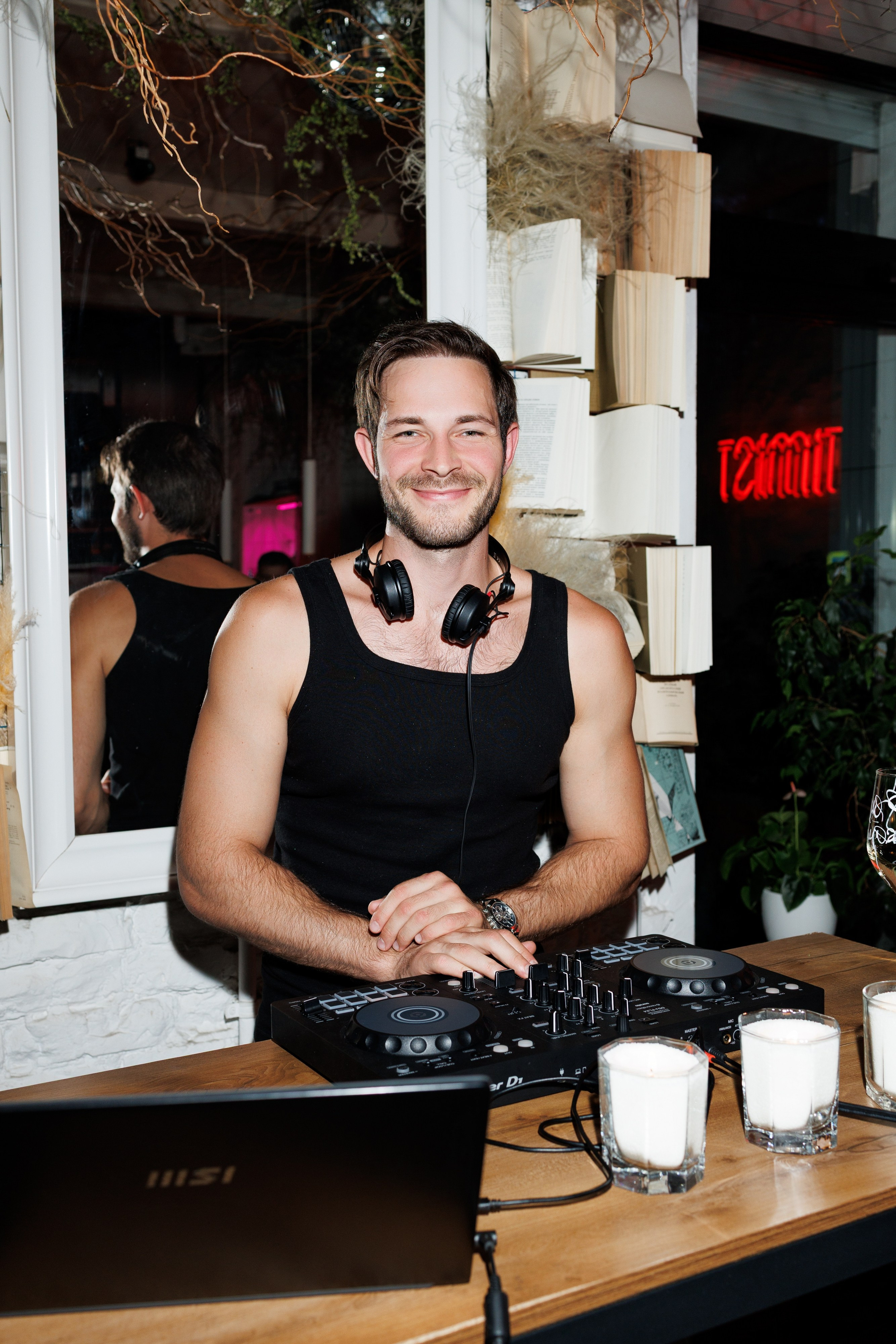 День рождения винного бара Оптимист. Https://andreysolodov.ru