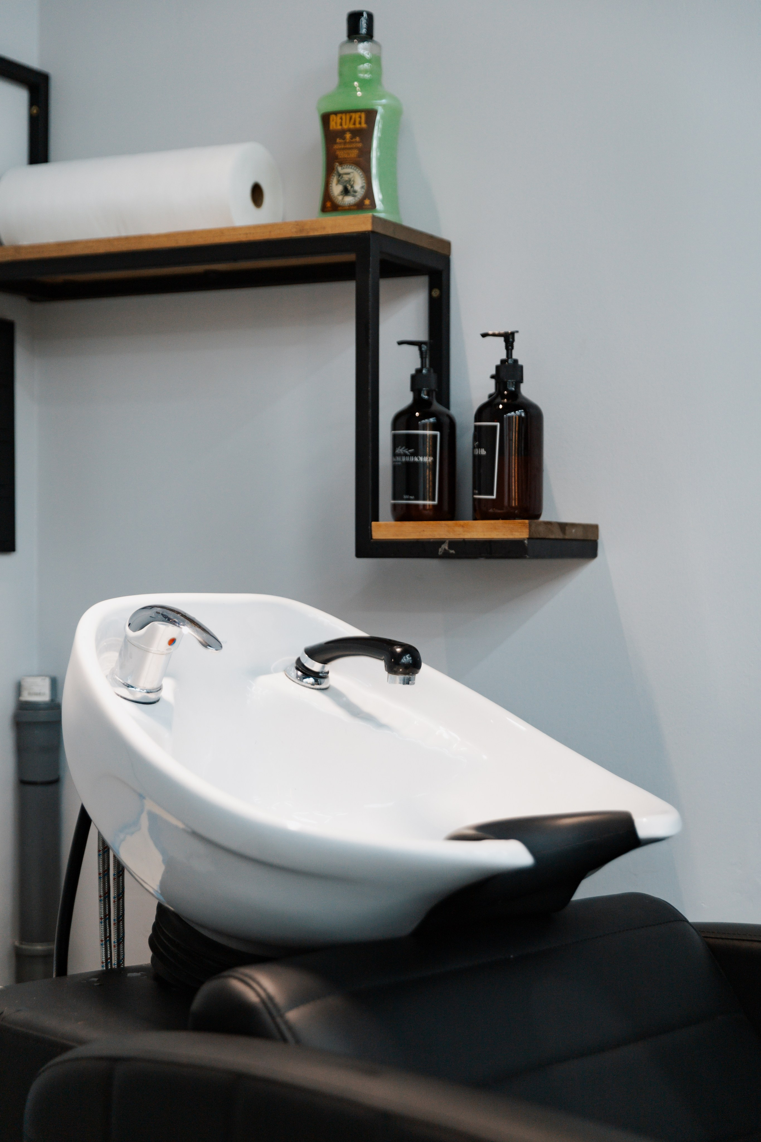 DERBY BARBERSHOP. LIYALEE PHOTO