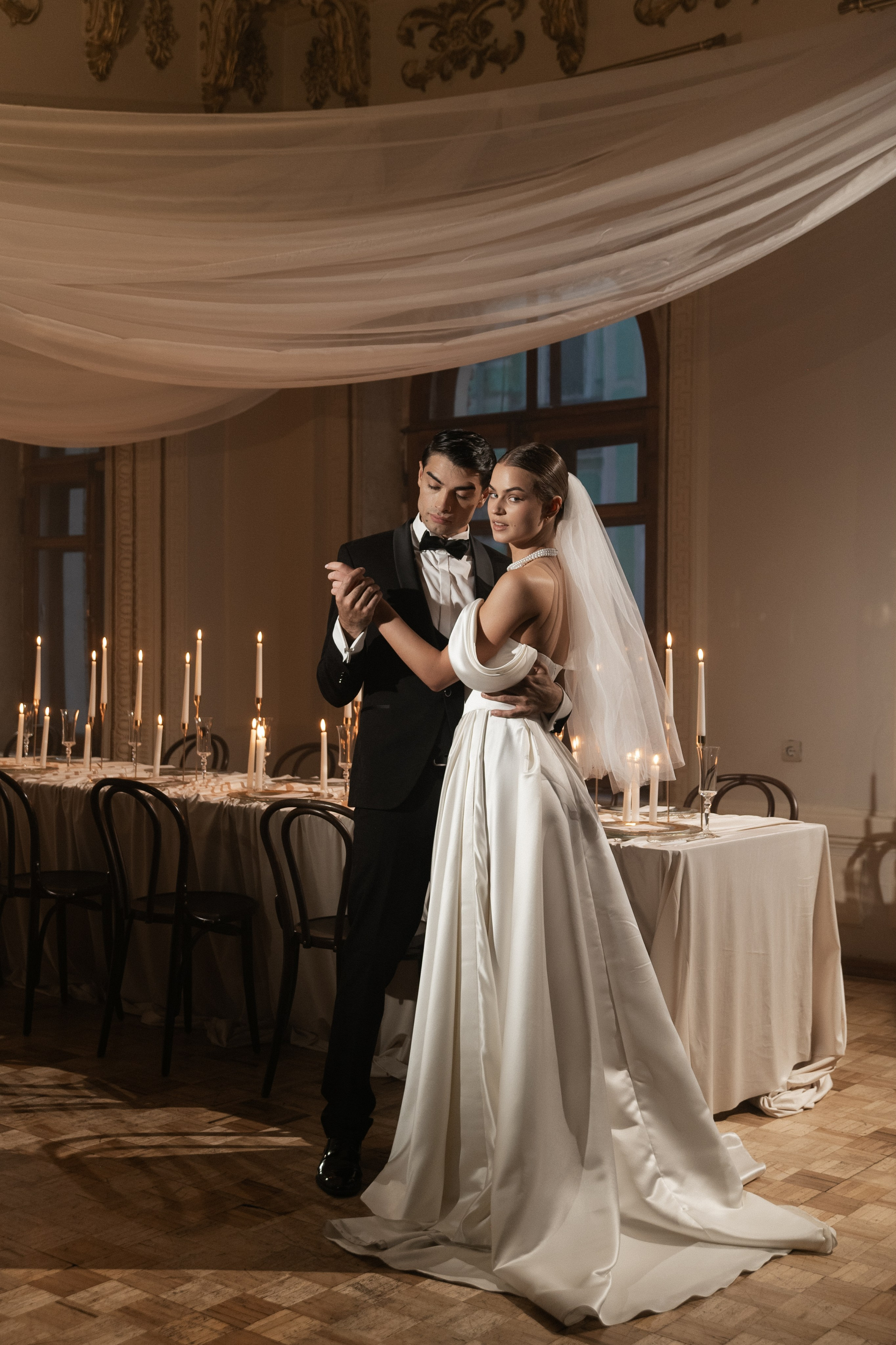 Камерный свадебный ужин при свечах в старинном особняке в фотостудии 21. Kult. Ярослава Ерина — свадебный фотограф в Москве