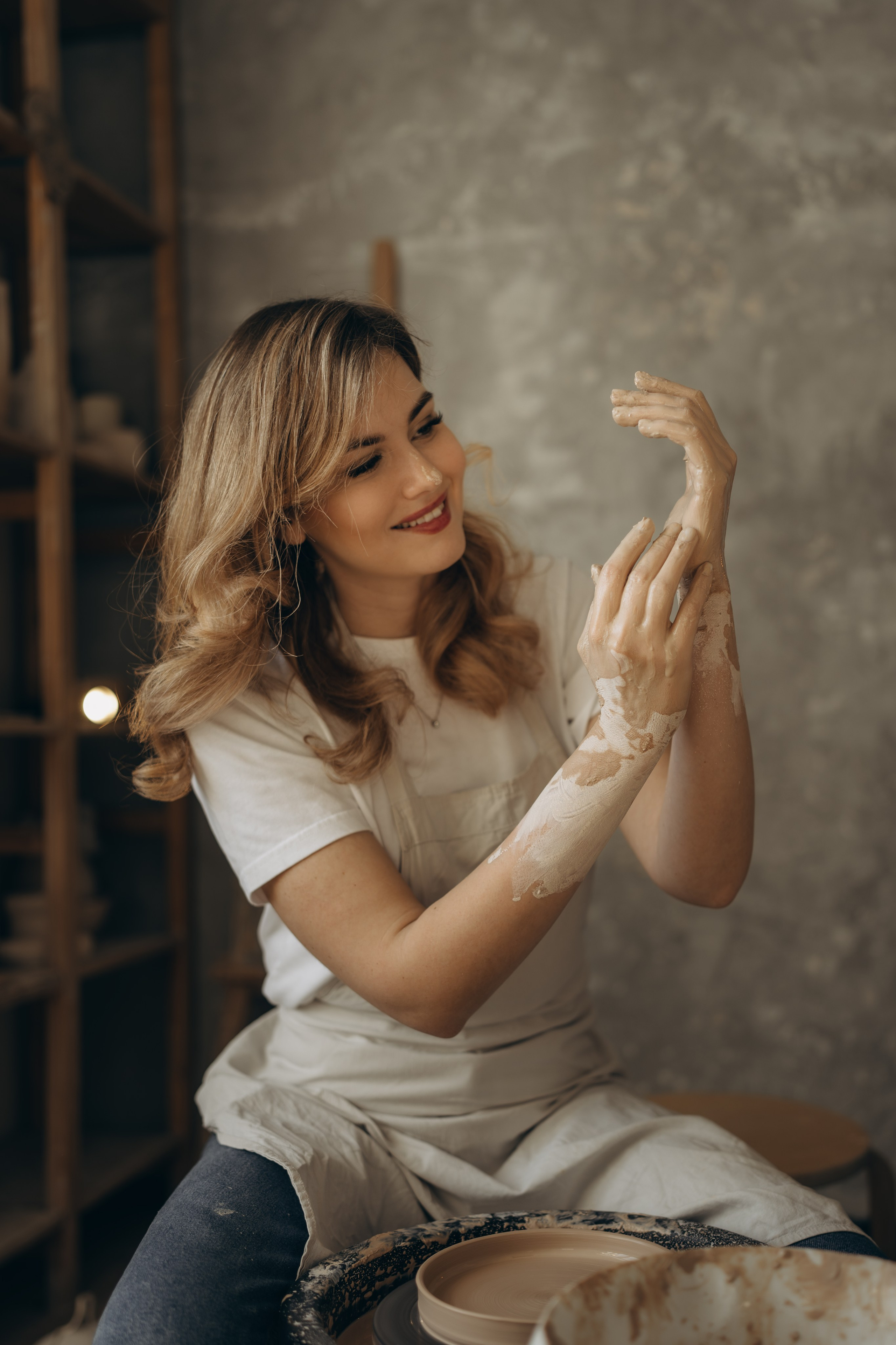 В гончарной мастерской. Семейный фотограф Москва. Фотограф беременности и материнства Москва