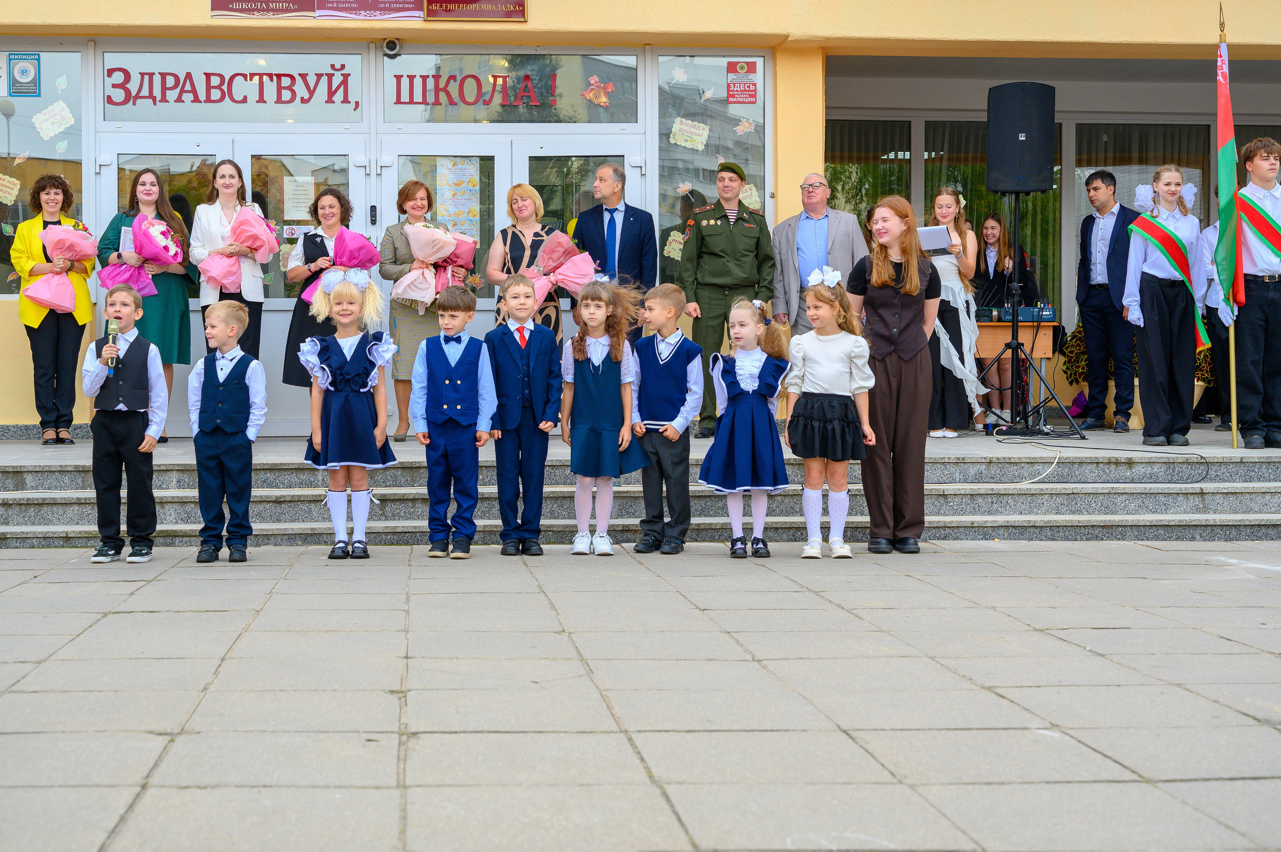 Вот звучит первый звонок, перед этим долгое приготовление к новому этапу в жизни, Яромир идет в школу. Фотоуслуги, услуги фотографа, фотографирование важных событий