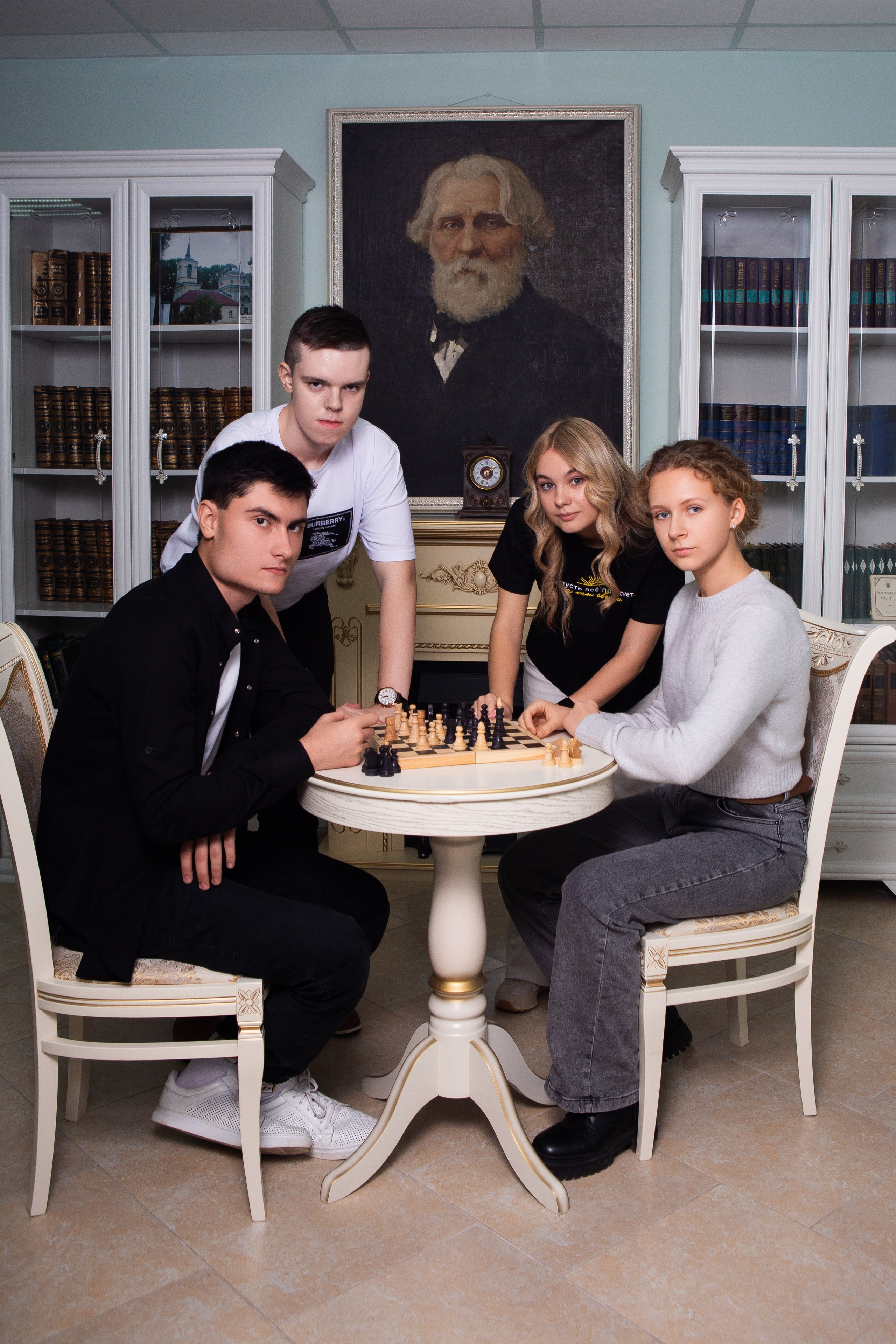 Фотосессия в Библиотеке для Учеников 11 Классов | Твой выпускной Альбом Мценск. ТВОЙ АЛЬБОМ / ТВОИ ПРАВИЛА