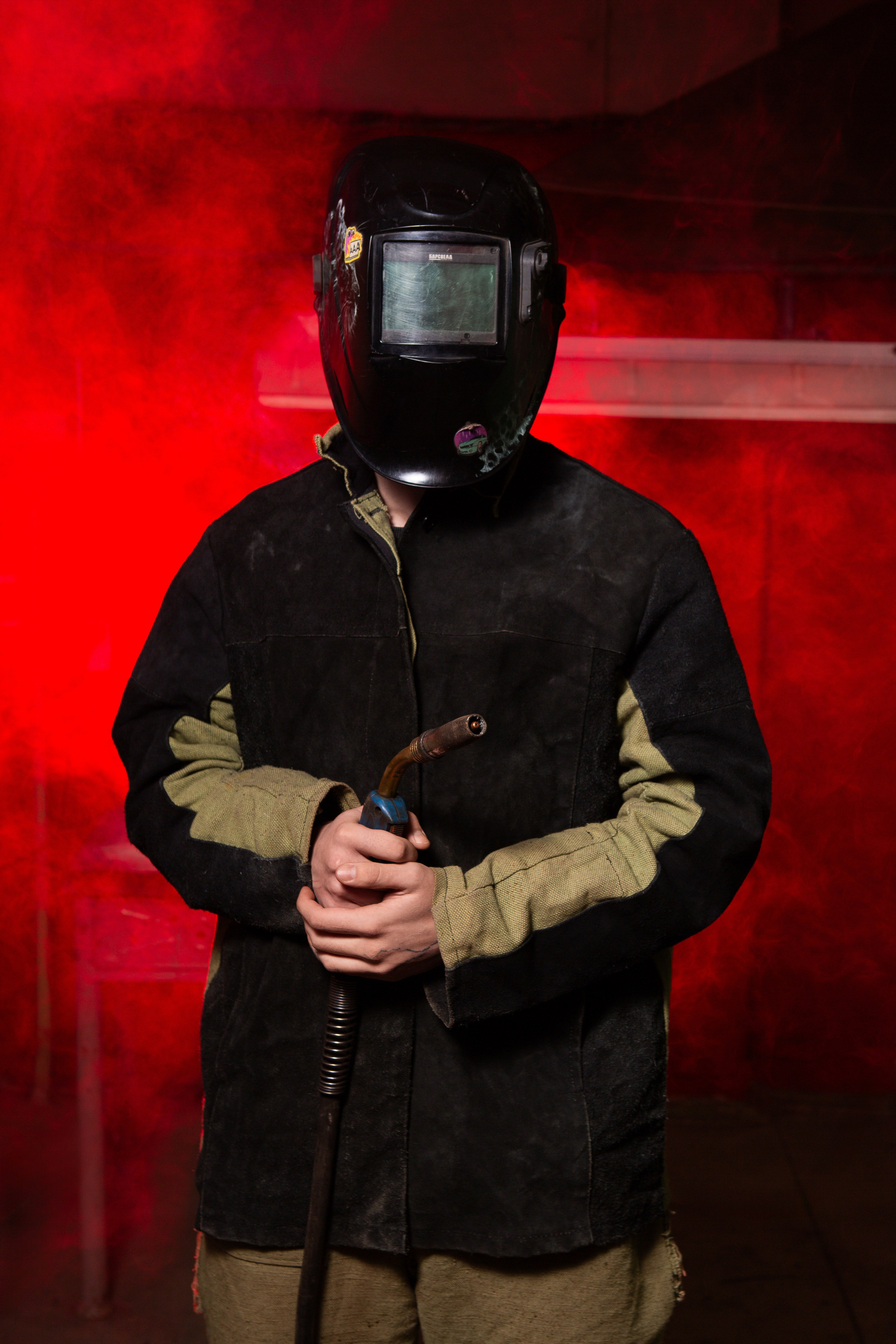 Портретная Фотосессия в Цеху для Выпускников Сварщиков | Твой Альбом Мценск. ТВОЙ АЛЬБОМ / ТВОИ ПРАВИЛА