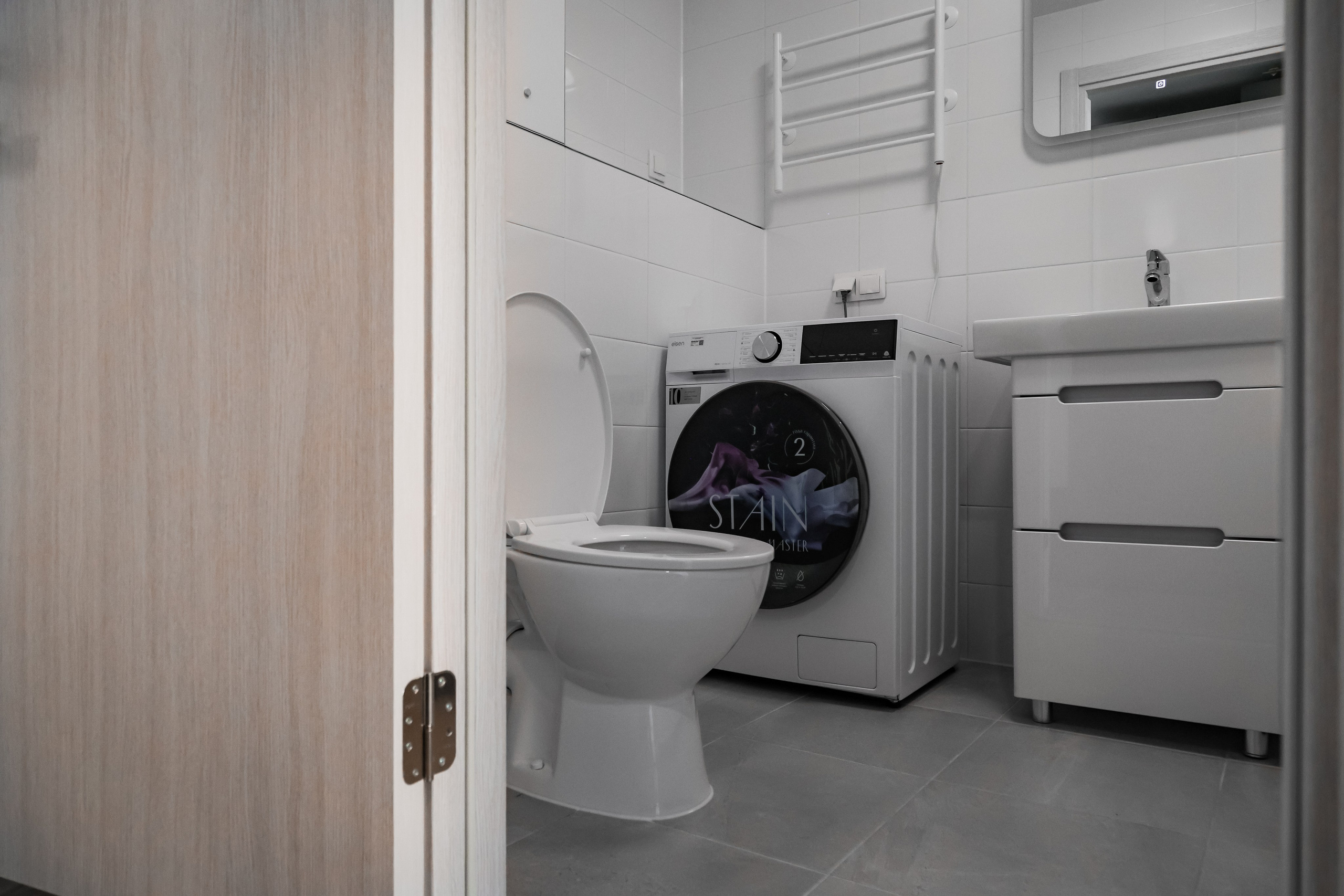 APARTMENT COMPLEX INTERIOR. Mixturecaptures