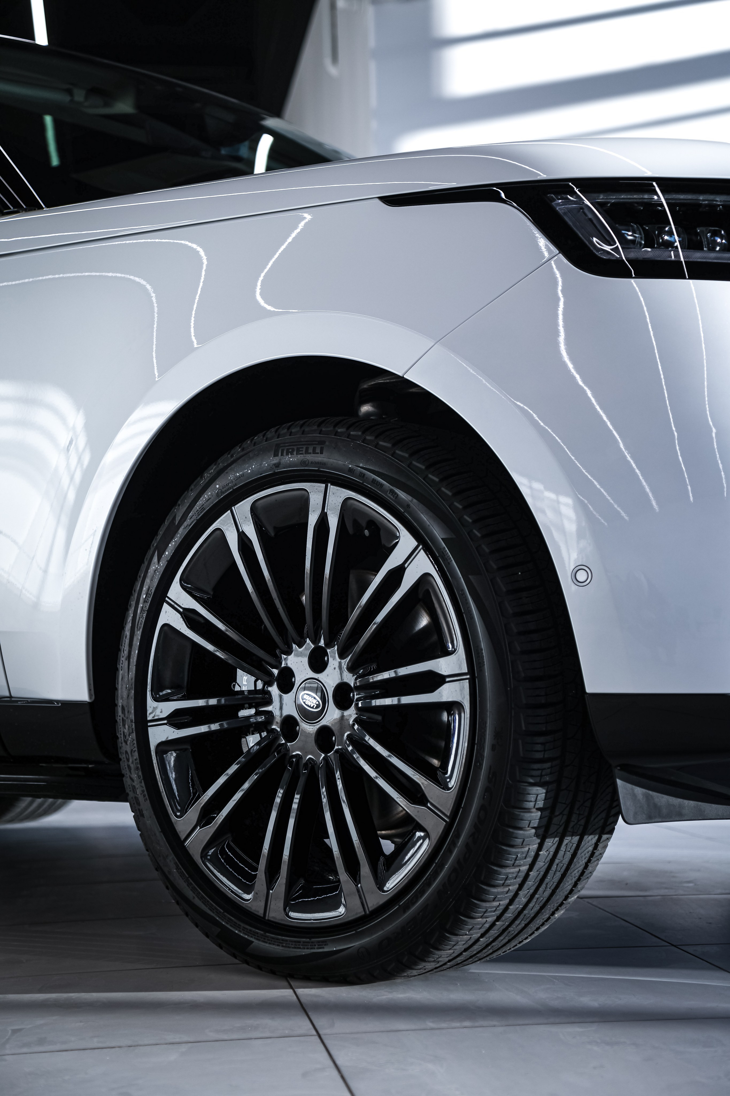 2024 Range Rover. Mixturecaptures