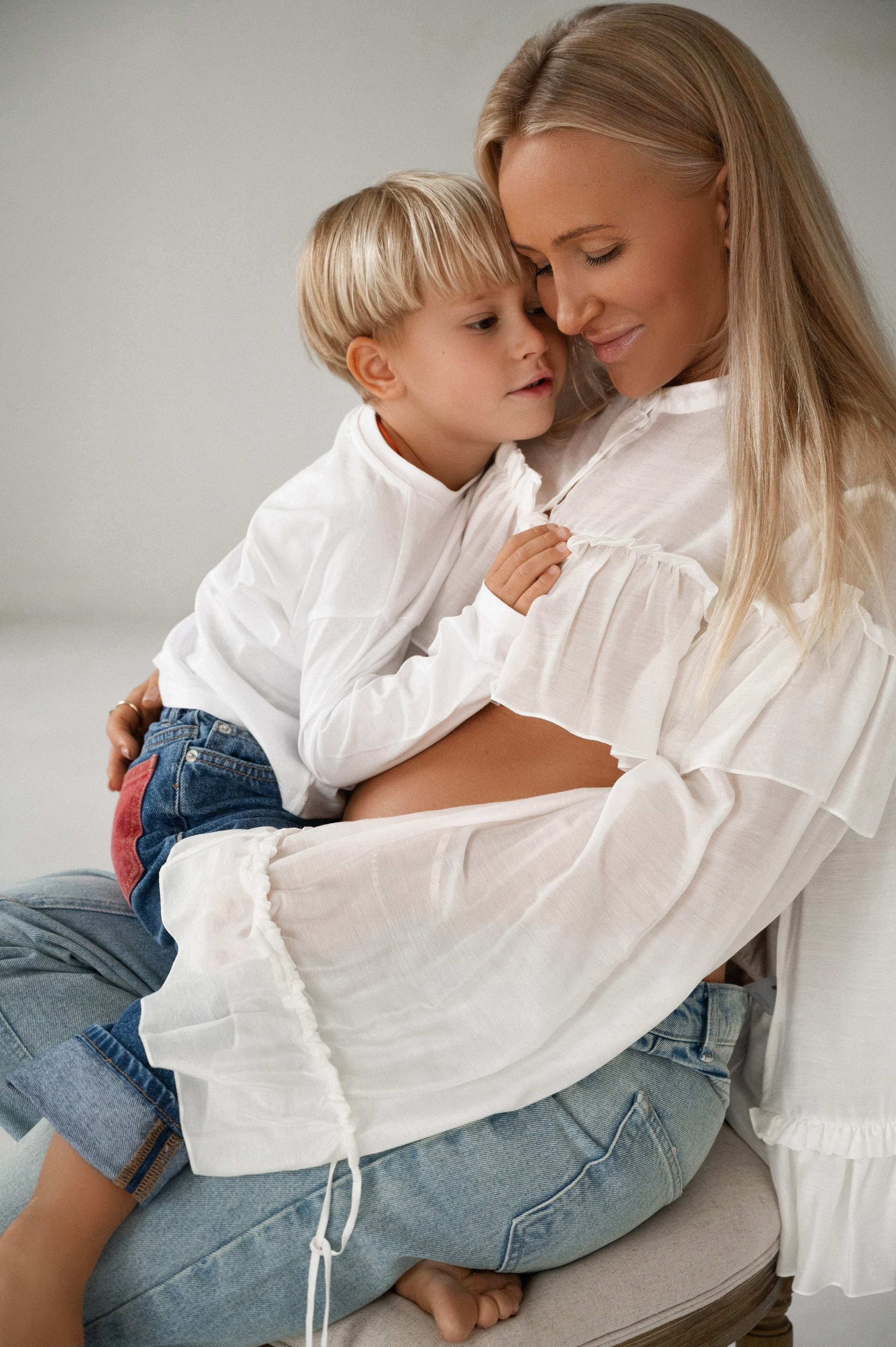 Профессиональный семейный и беременный фотограф в Санкт-Петербурге — Маргарита Иванова. Индивидуальные фотосессии под ключ: от образа до гот. Профессиональный фотограф беременности в СПБ. Стильные фотосессии беременности в стиле минимализм и классическая фотография