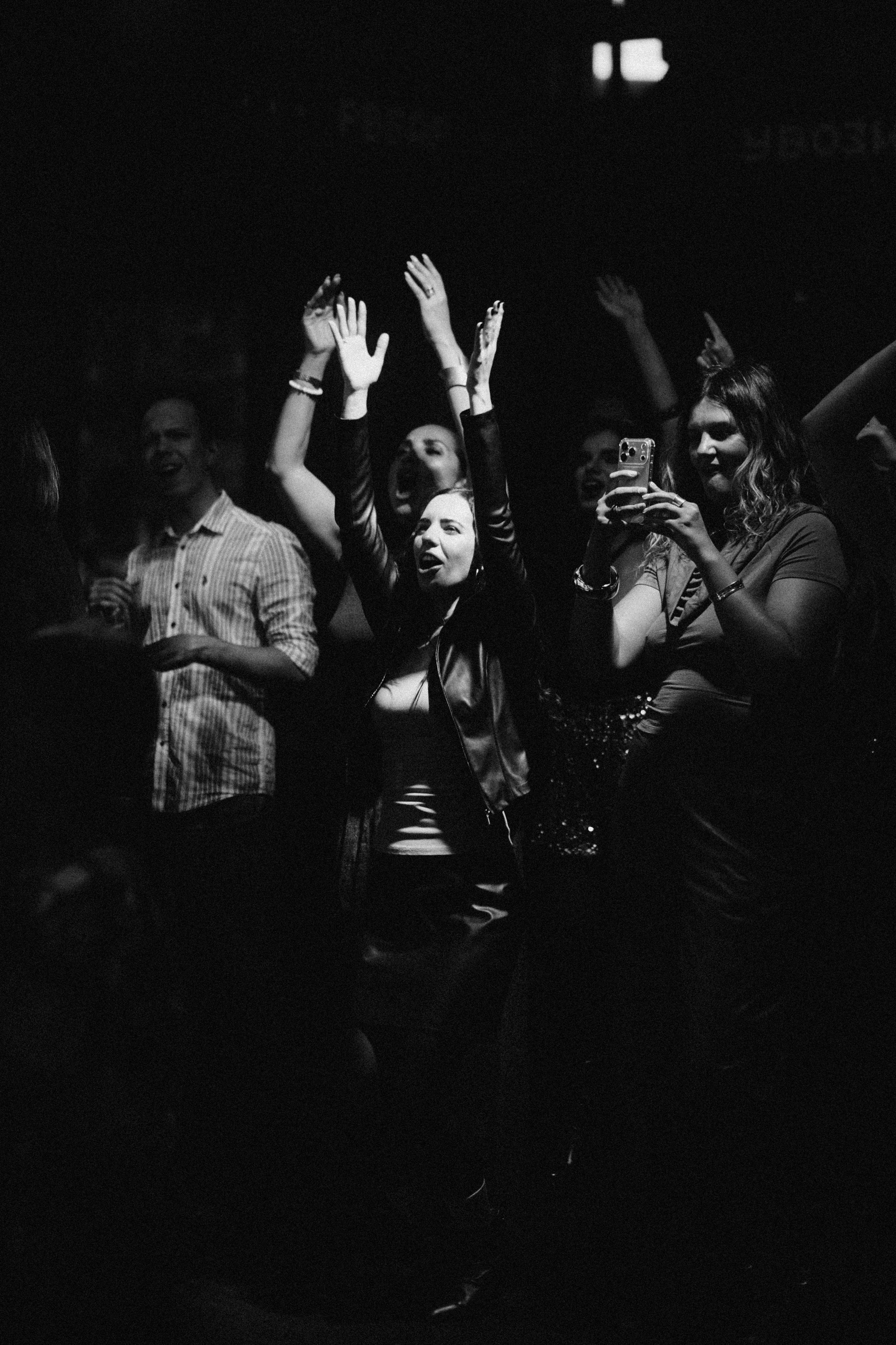 Концерт учеников вокальной школы «Сигнон» в баре «Руки Вверх»