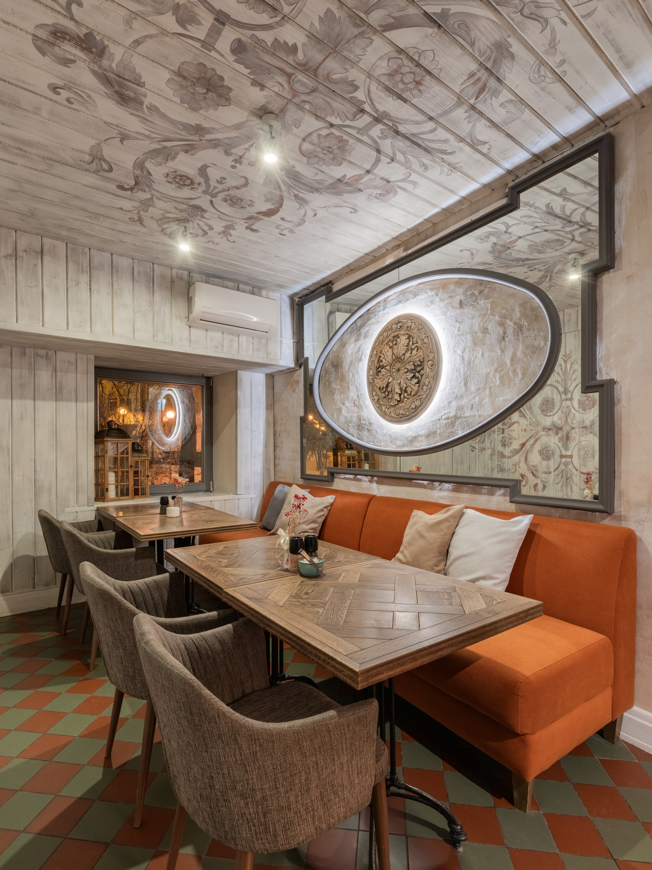 Ресторан Yumi. Дизайнер интерьера | Сабир Ульмаскулов