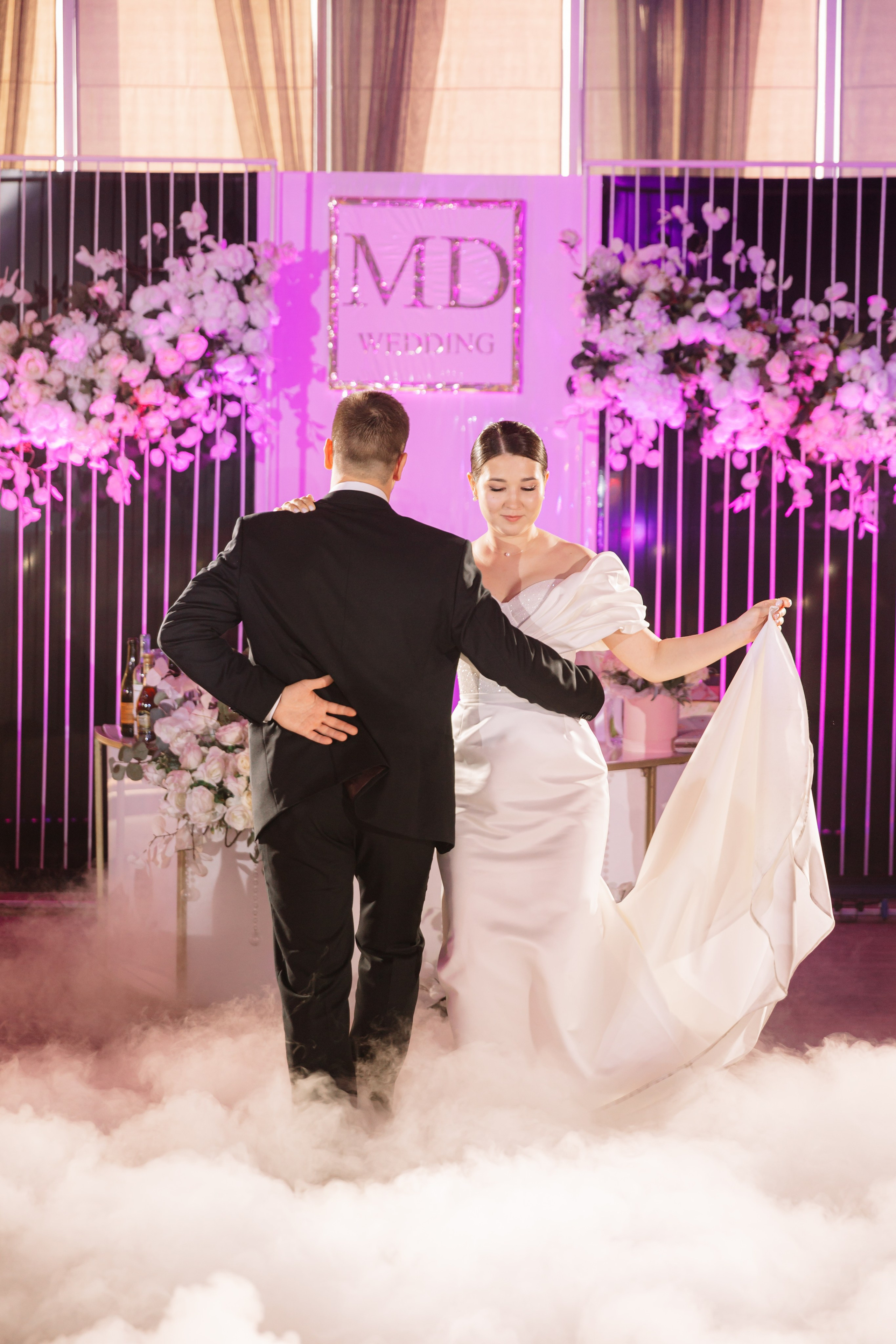 Банкет в Eleven. Свет на свадьбу Нижний Новгород Friends Rent