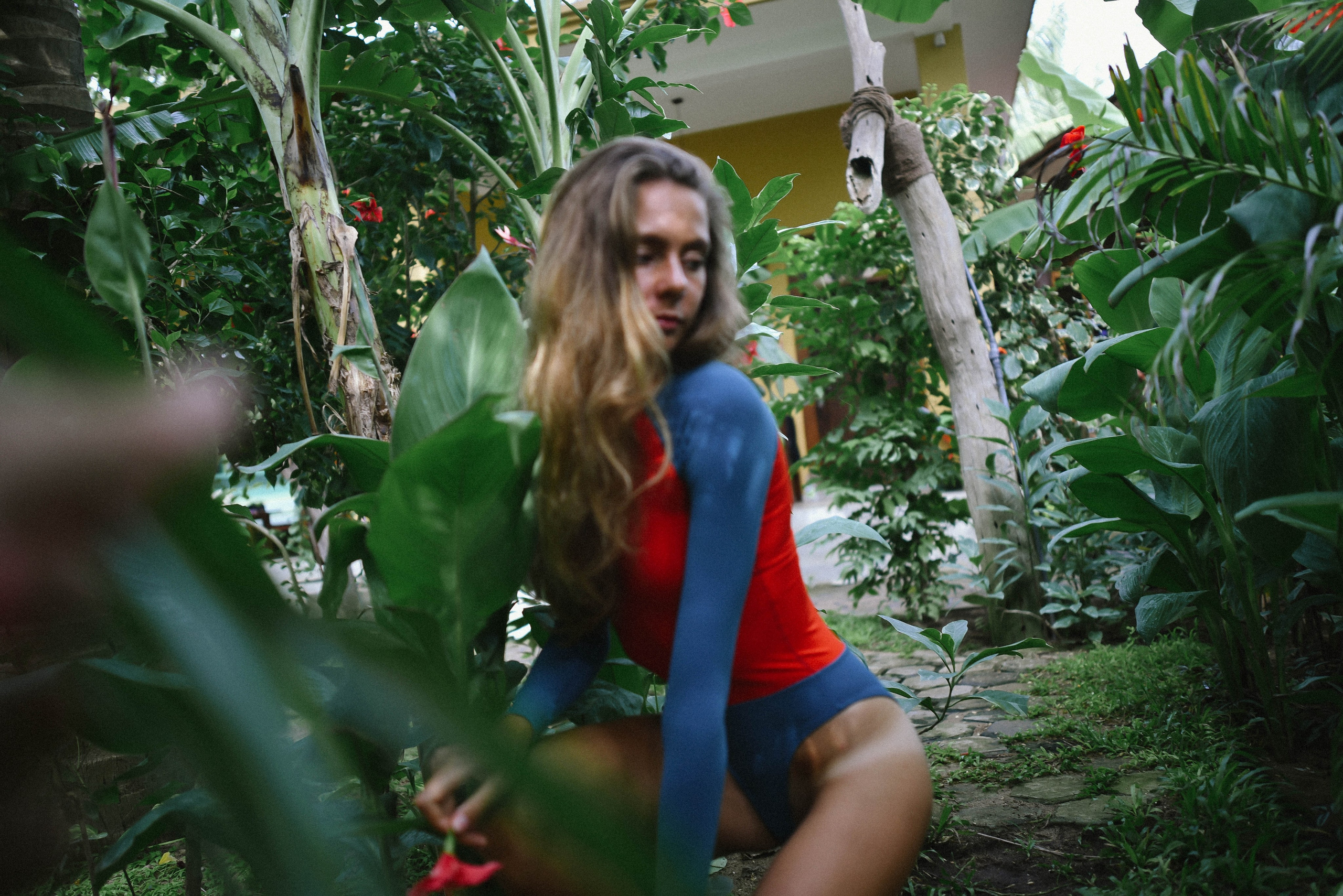 Съемка серфинга с воды в Аругам Бэй | Девушка на волнах восточного побережья. Фотограф на Шри-Ланке