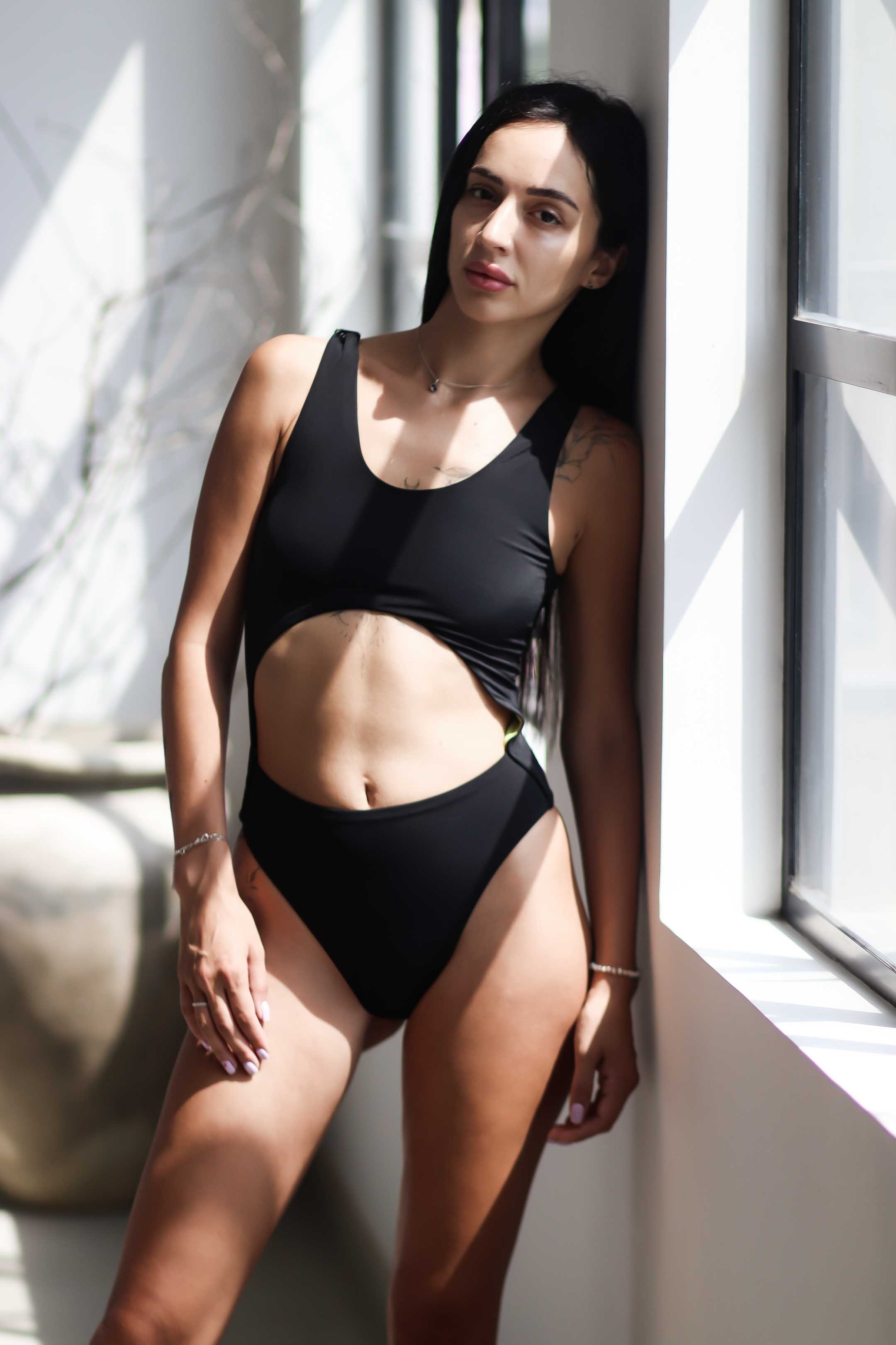 Коллекция купальников бикини. Фотограф на Шри-Ланке