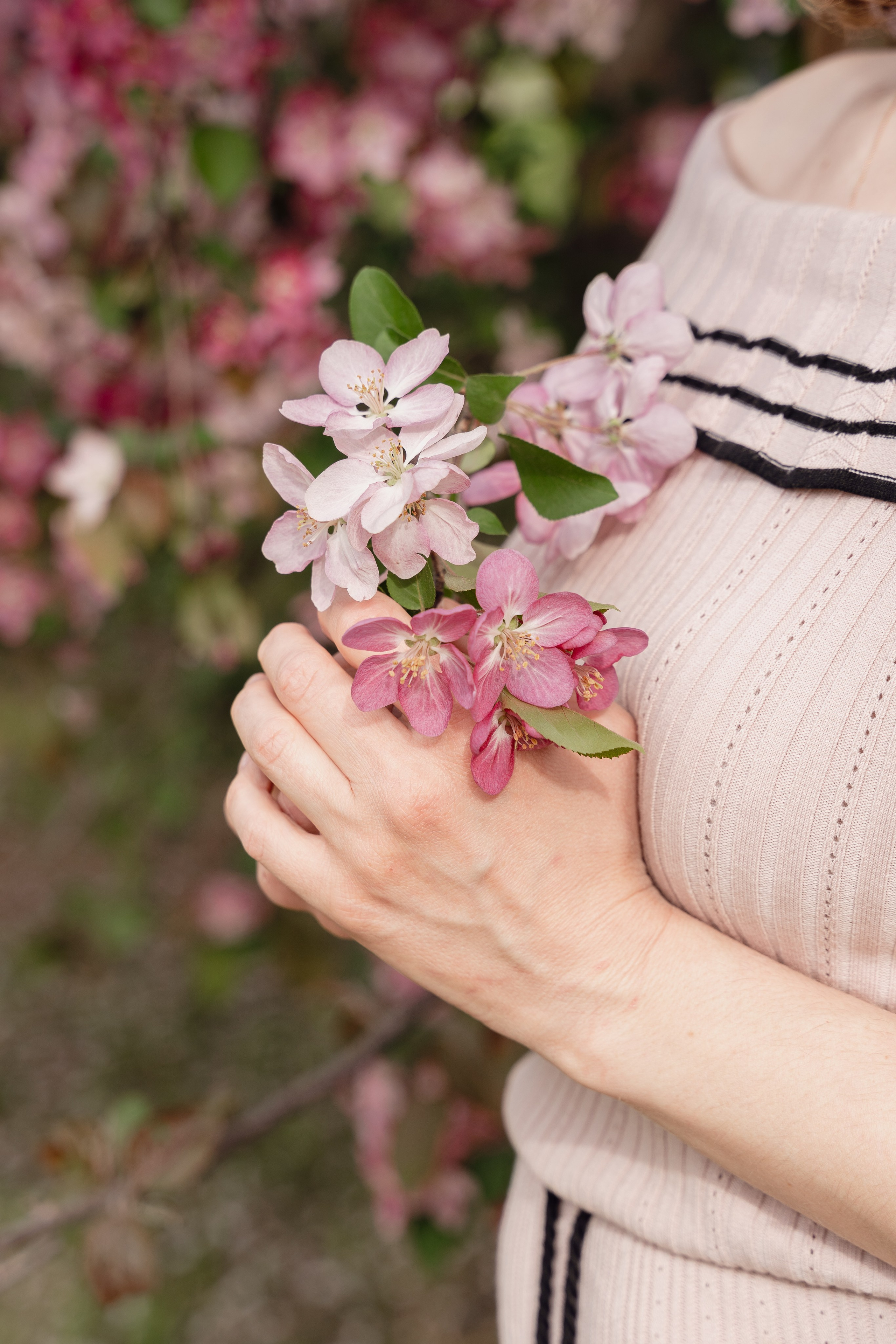 Фотосессия в яблонях. Фотограф Наталья Соколовская. Новосибирск