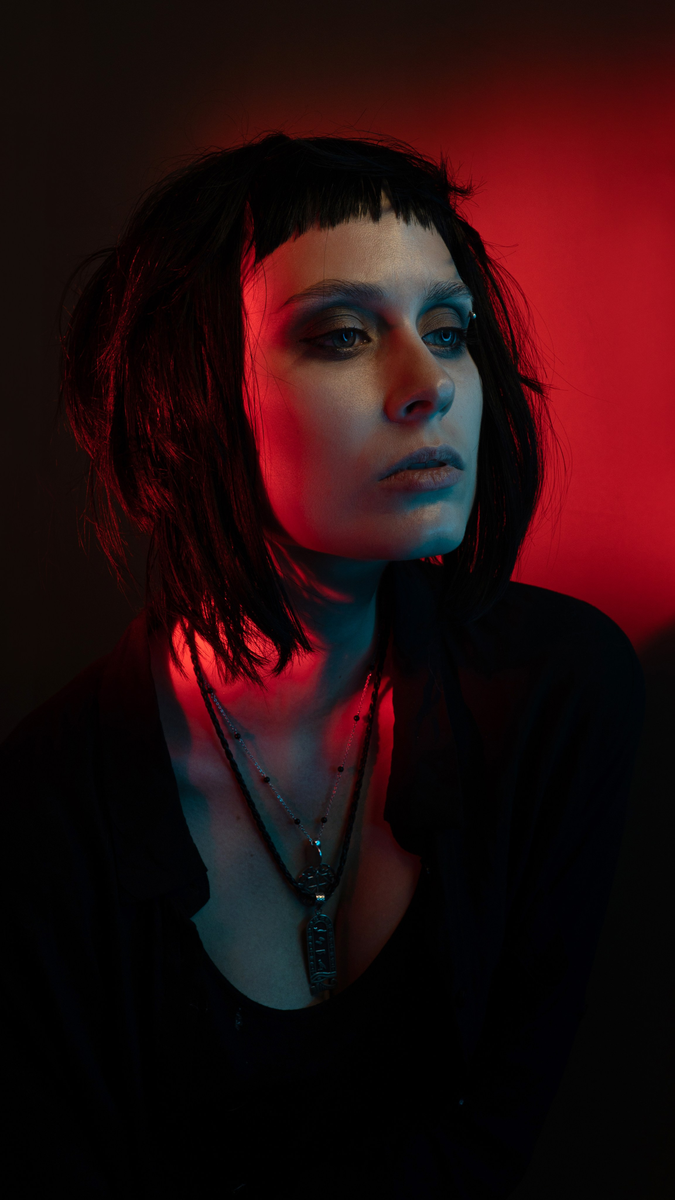 Виктория Гифт, фотосессия в красных тонах