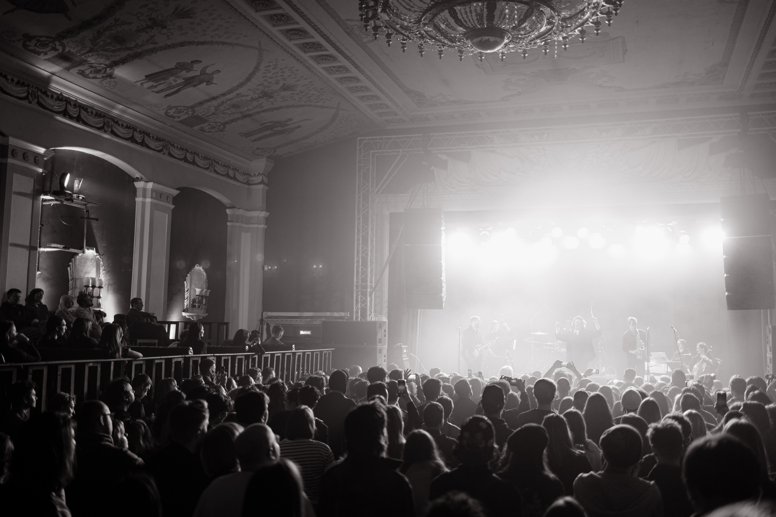 Бонд с кнопкой. Gorsvet.ph