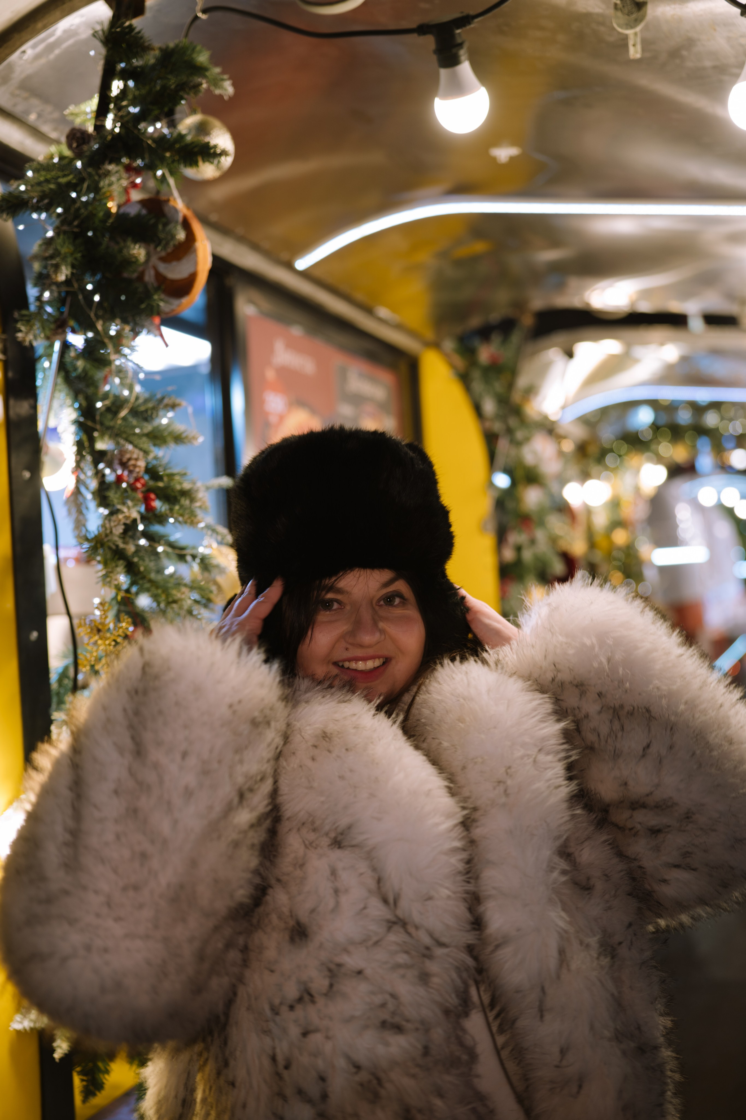 ПРОГУЛКА НА МАНЕЖНОЙ ПЛОЩАДИ ДЛЯ ДЕВУШКИ ПЕРЕД НОВЫМ ГОДОМ (НОВОГОДНЯЯ ФОТОСЕССИИЯ НА МАНЕЖНОЙ ПЛОЩАДИ). Профессиональный фотограф, Санкт-Петербург — Виктория Богомолова