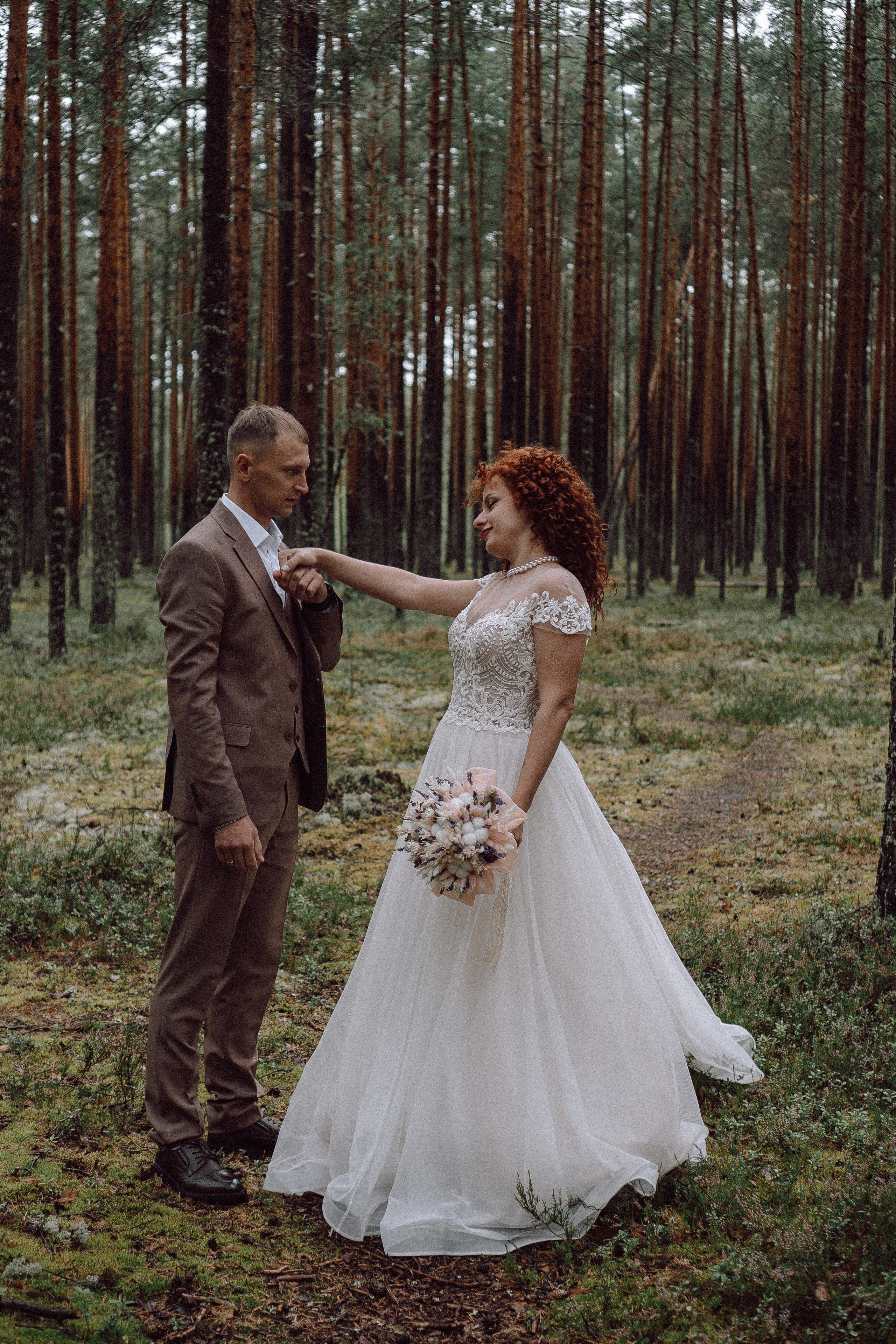 СВАДЕБНАЯ ФОТОСЕССИИЯ ПАРЫ В ГОРОДЕ ПРИОЗЕРСК В СОСНОВОМ ЛЕСУ И С ПИКАПОМ. Профессиональный фотограф, Санкт-Петербург — Виктория Богомолова