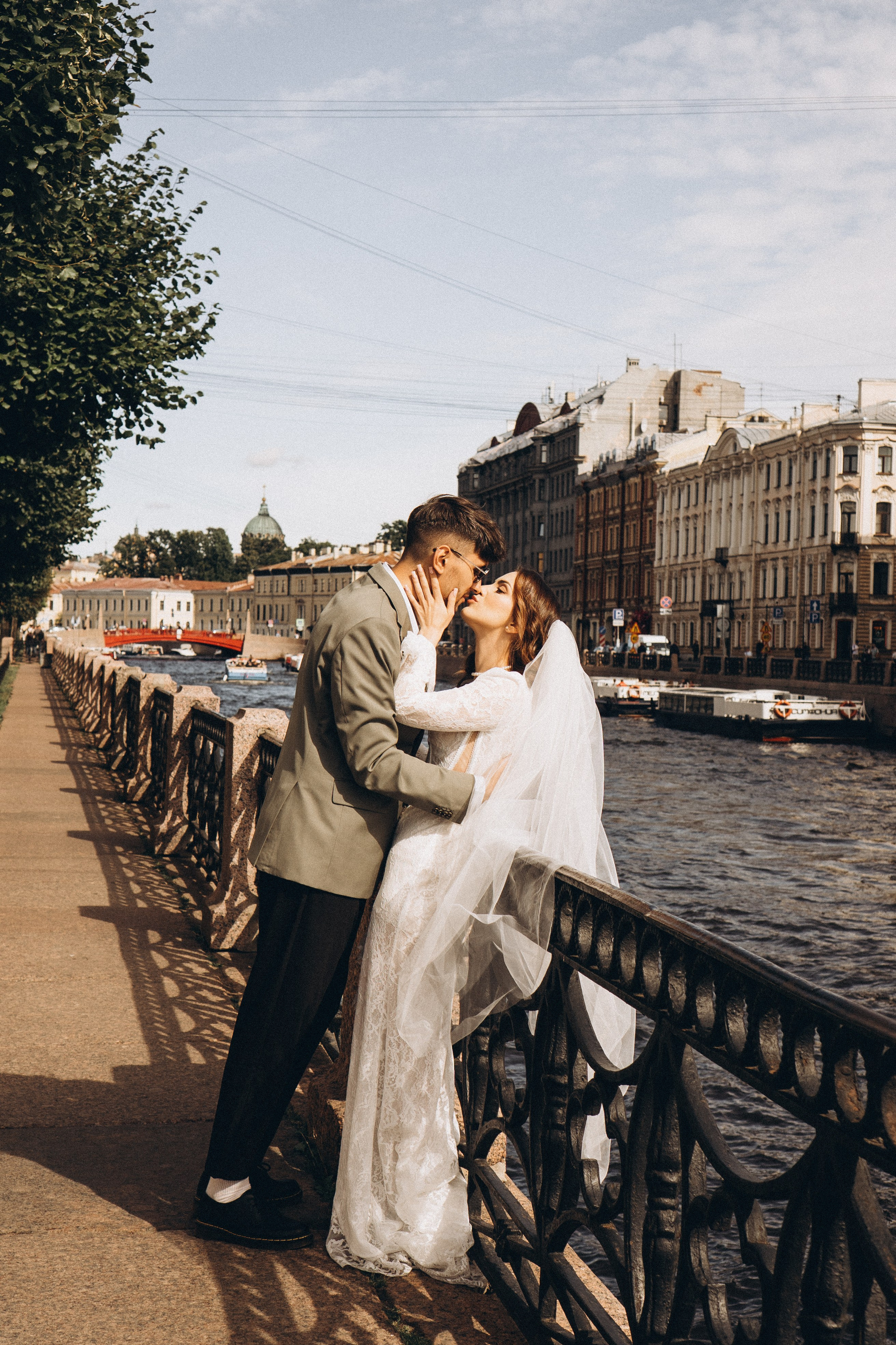 СВАДЕБНАЯ ПРОГУЛКА ВОЗЕ ИСАИКЕВСКОГО СОБОРА АСТОРИИ И ЗАКОНОДАЛЕТНОГО СОБРАНИЯ. Профессиональный фотограф, Санкт-Петербург — Виктория Богомолова