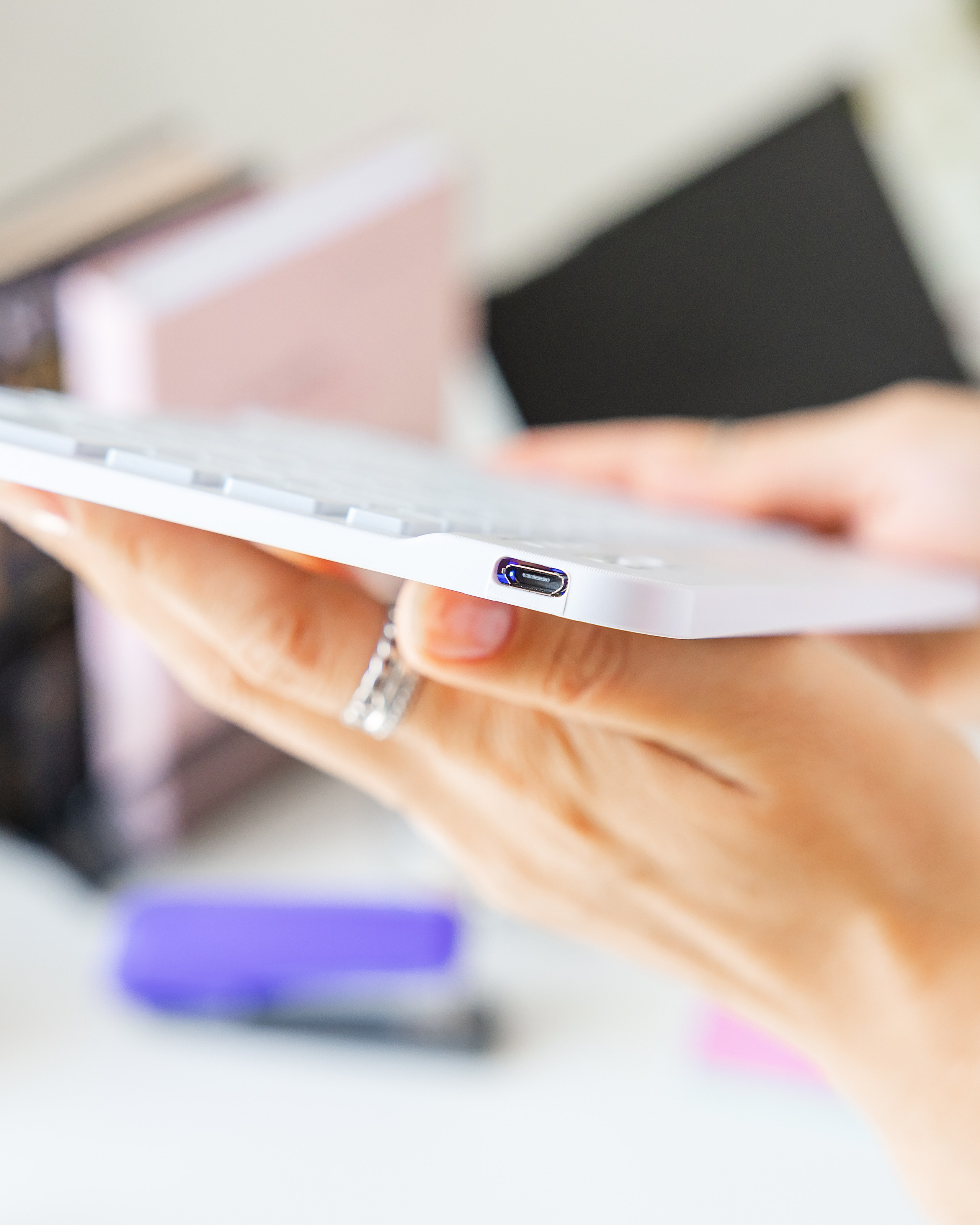 WB: Клавиатуры и чехлы. Фотограф и видеограф в Улан-Удэ: Аюна Габагуева и Артём Шаханов