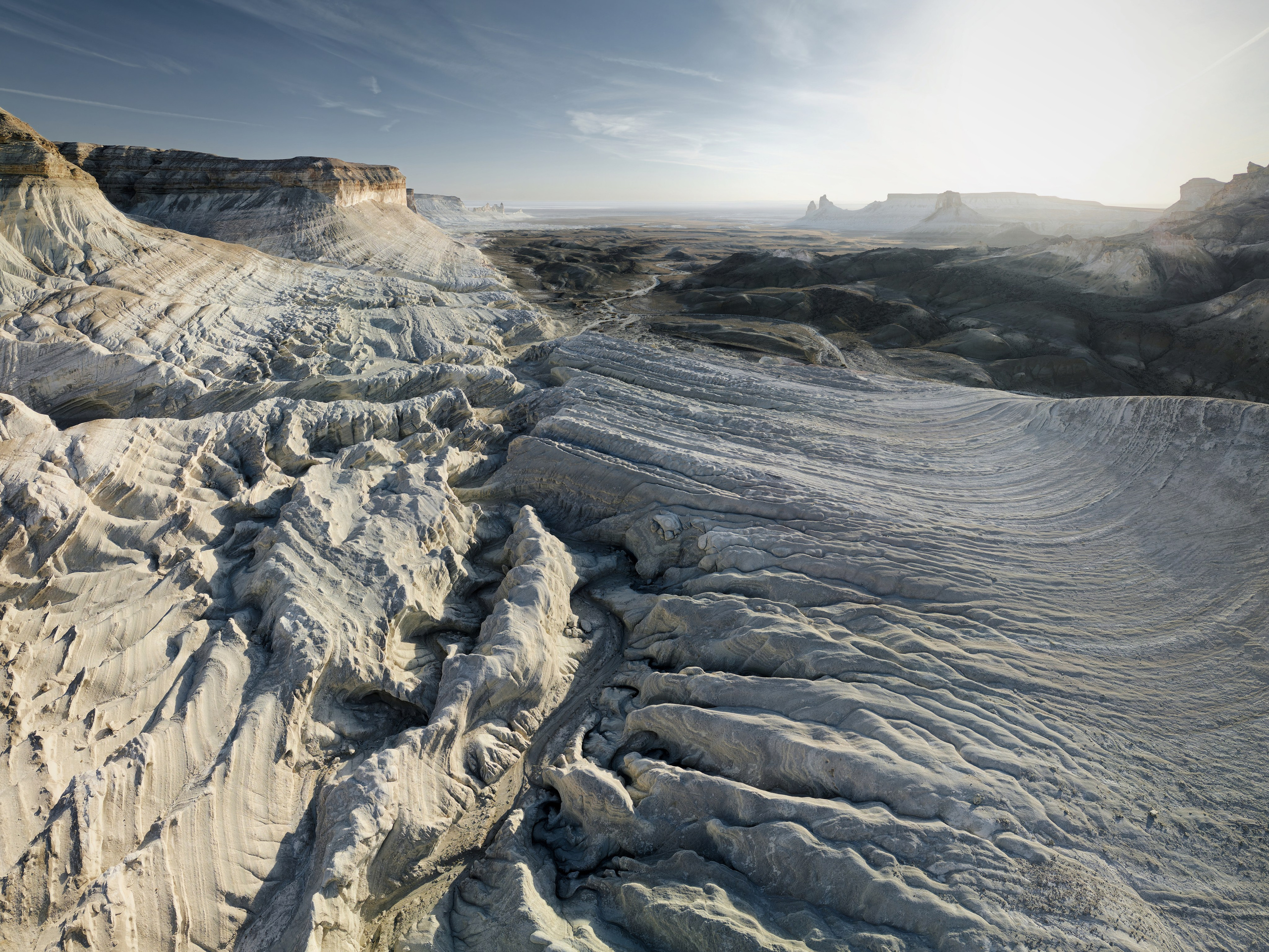 Известняковый каньон на закате с видом на Бозжиру