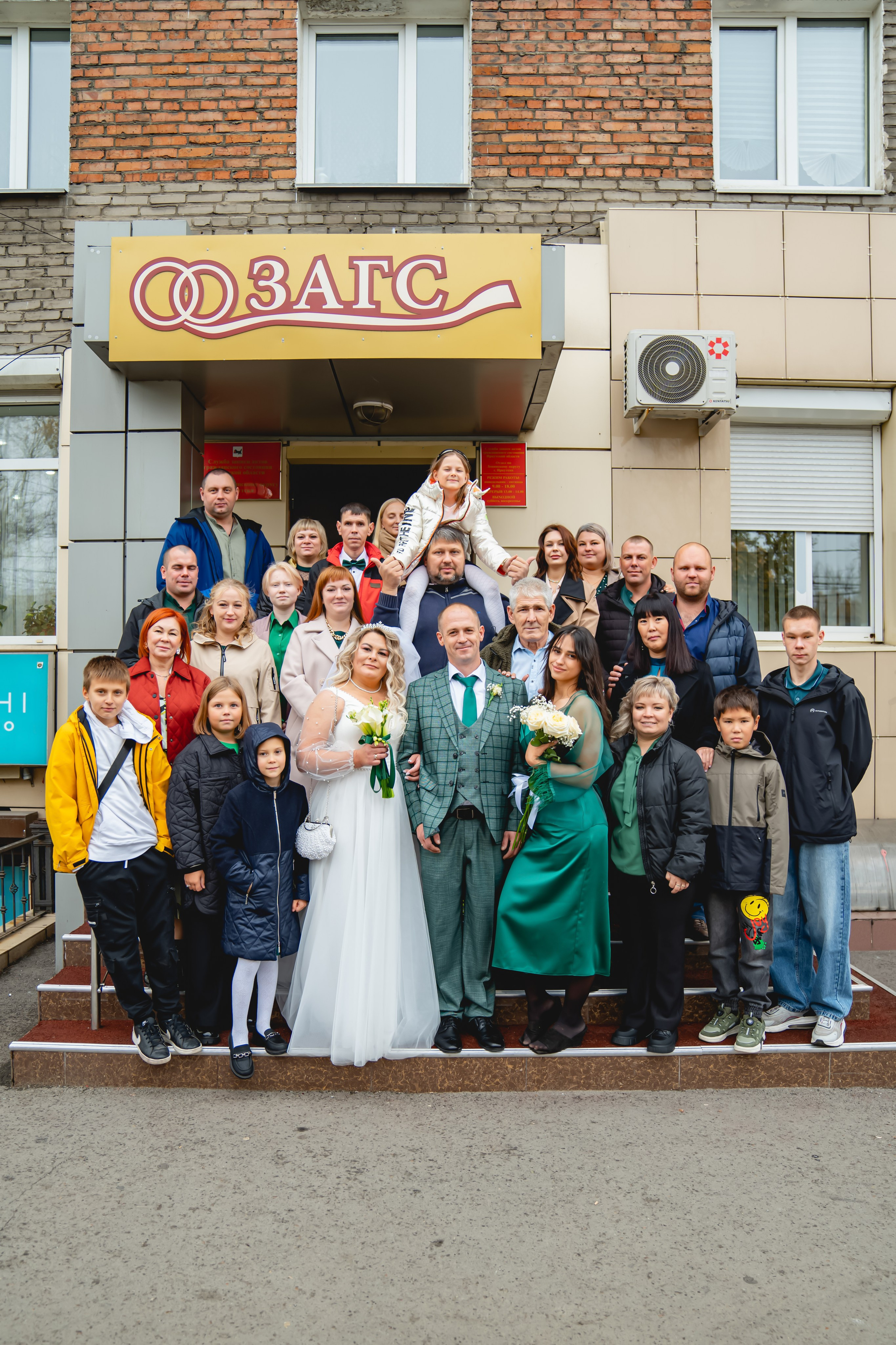 Осенняя Свадьба 2024. Занимаюсь профессиональной фотографией и живу рядом с Байкалом. Работаю в разных жанрах