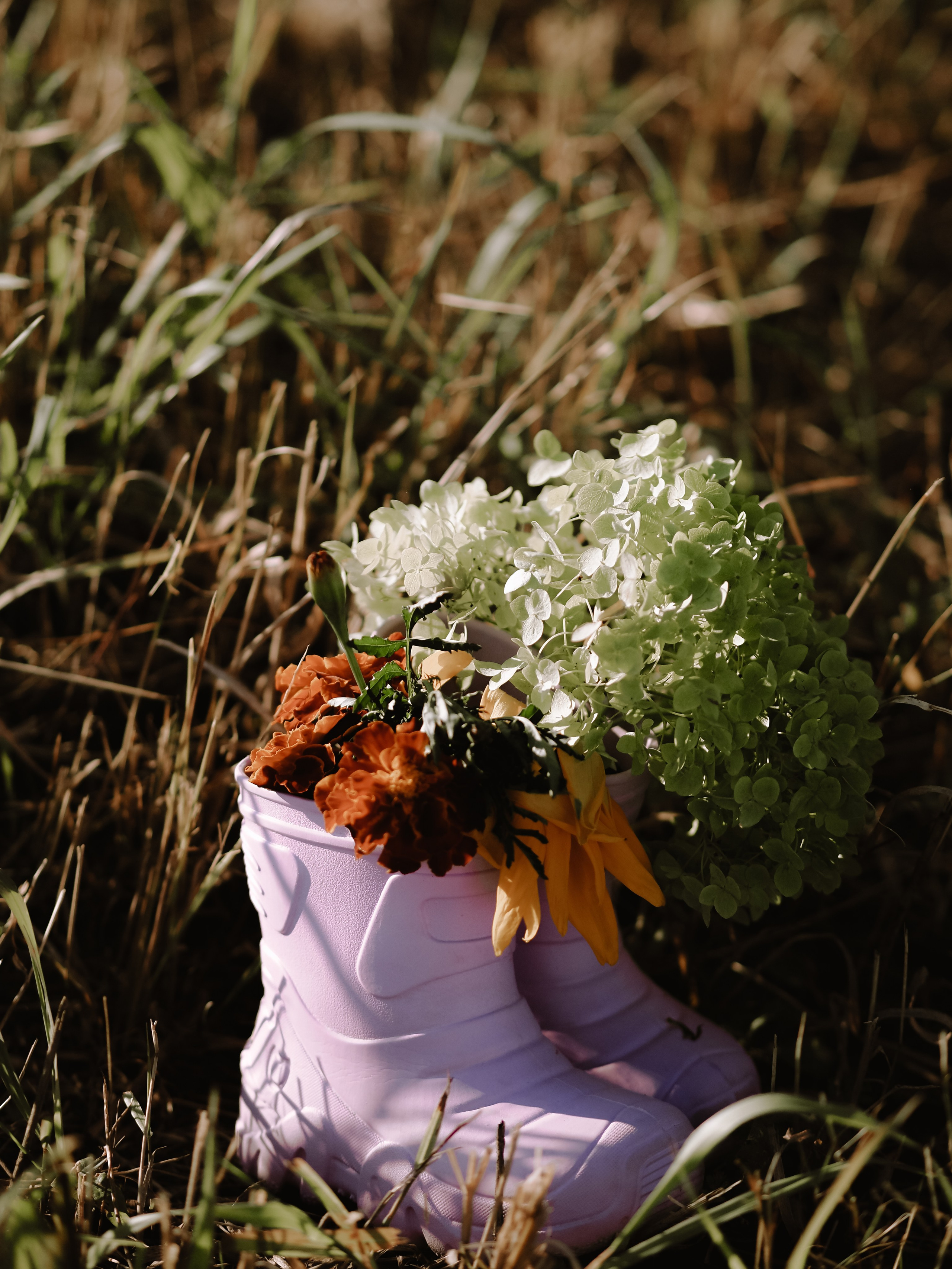 Гоняться по полю на тачке с мамой и папой. Обижаться. Смеяться. Фотограф Рязань. Семейный Свадебный фотограф