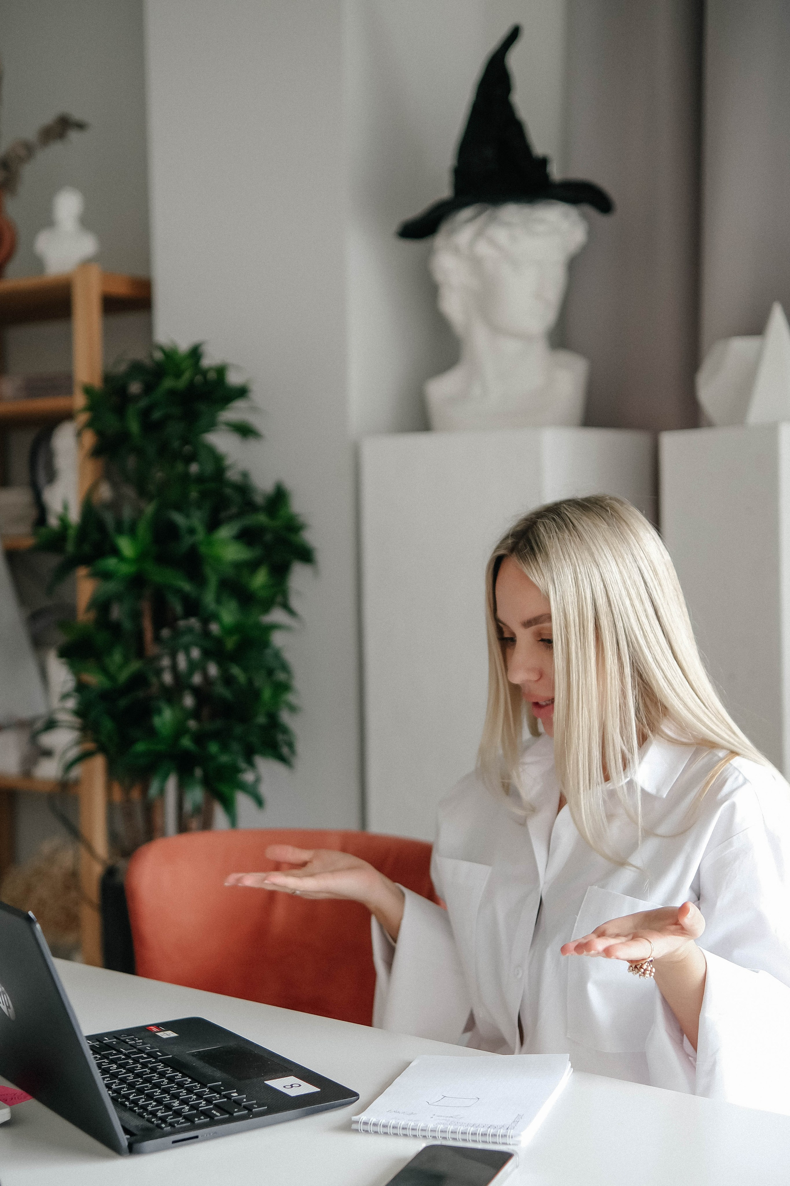 Съемка на визитки сотрудников агенства недвижимости + лайф фото. Главная