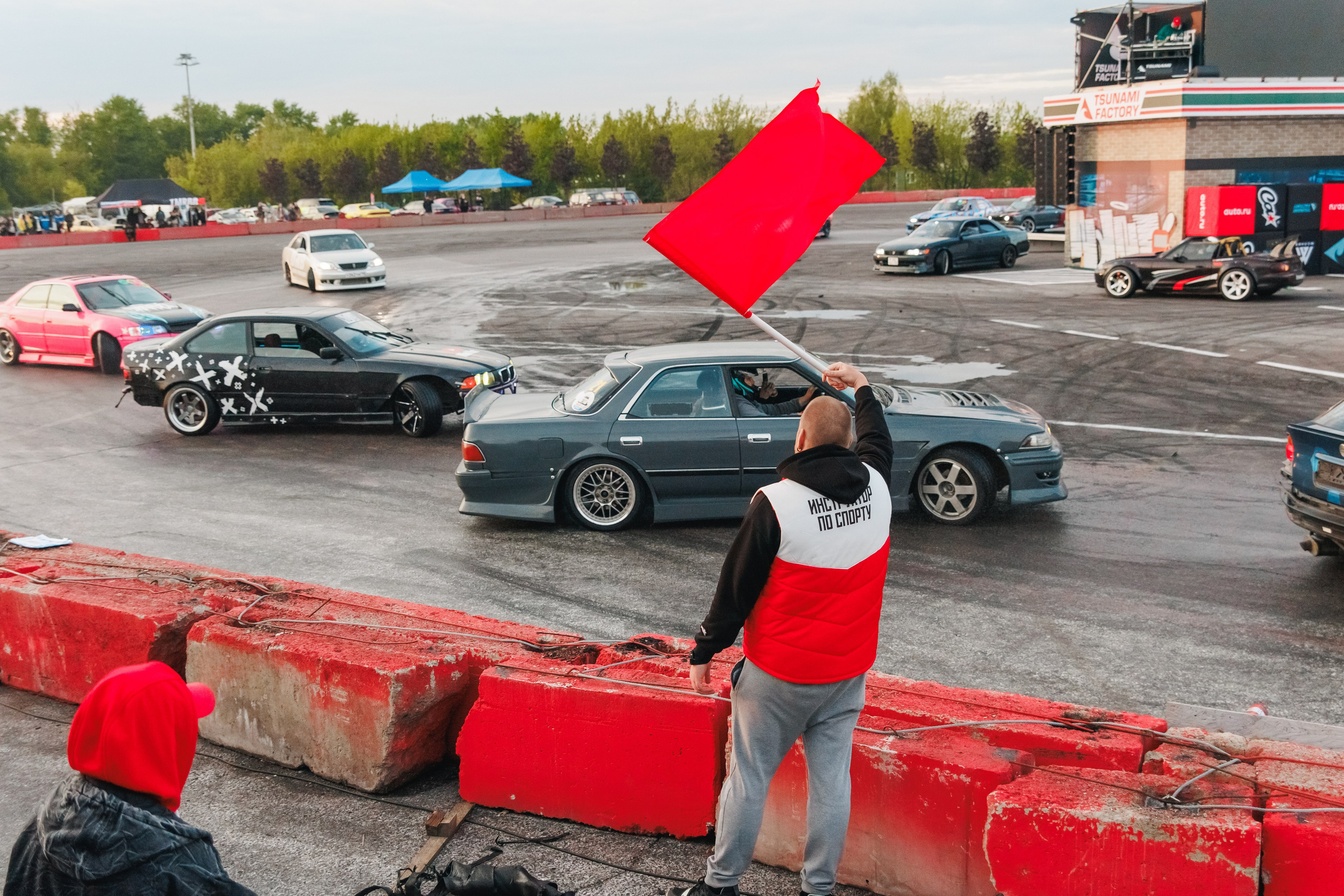 Выставка и дрифт машин. Репортажный фотограф. Москва. Алина Ланская