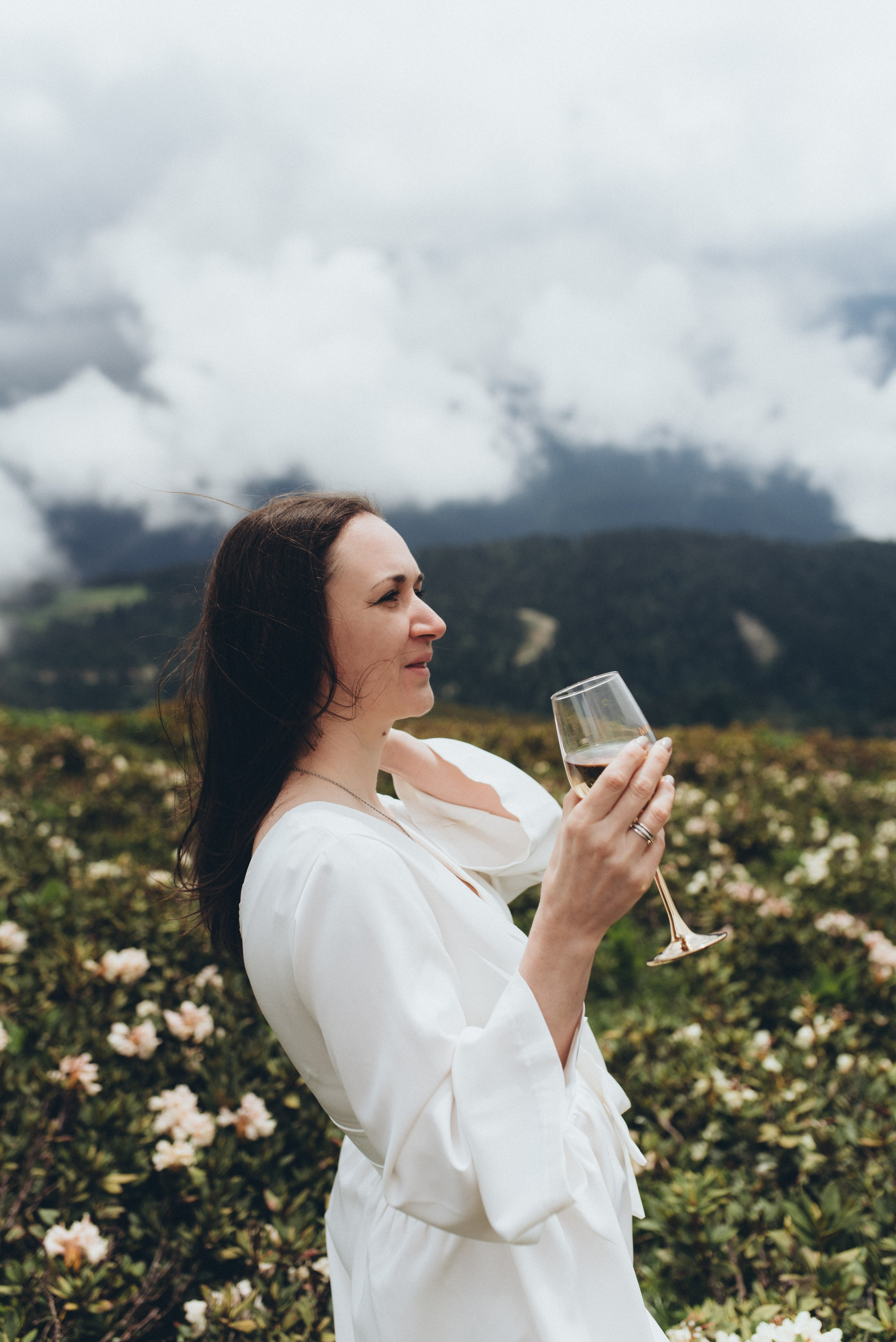 Фотосессия в горах Красной поляна Сочи цветение рододендрона. Фотограф в Сочи — Маргарита Поганова