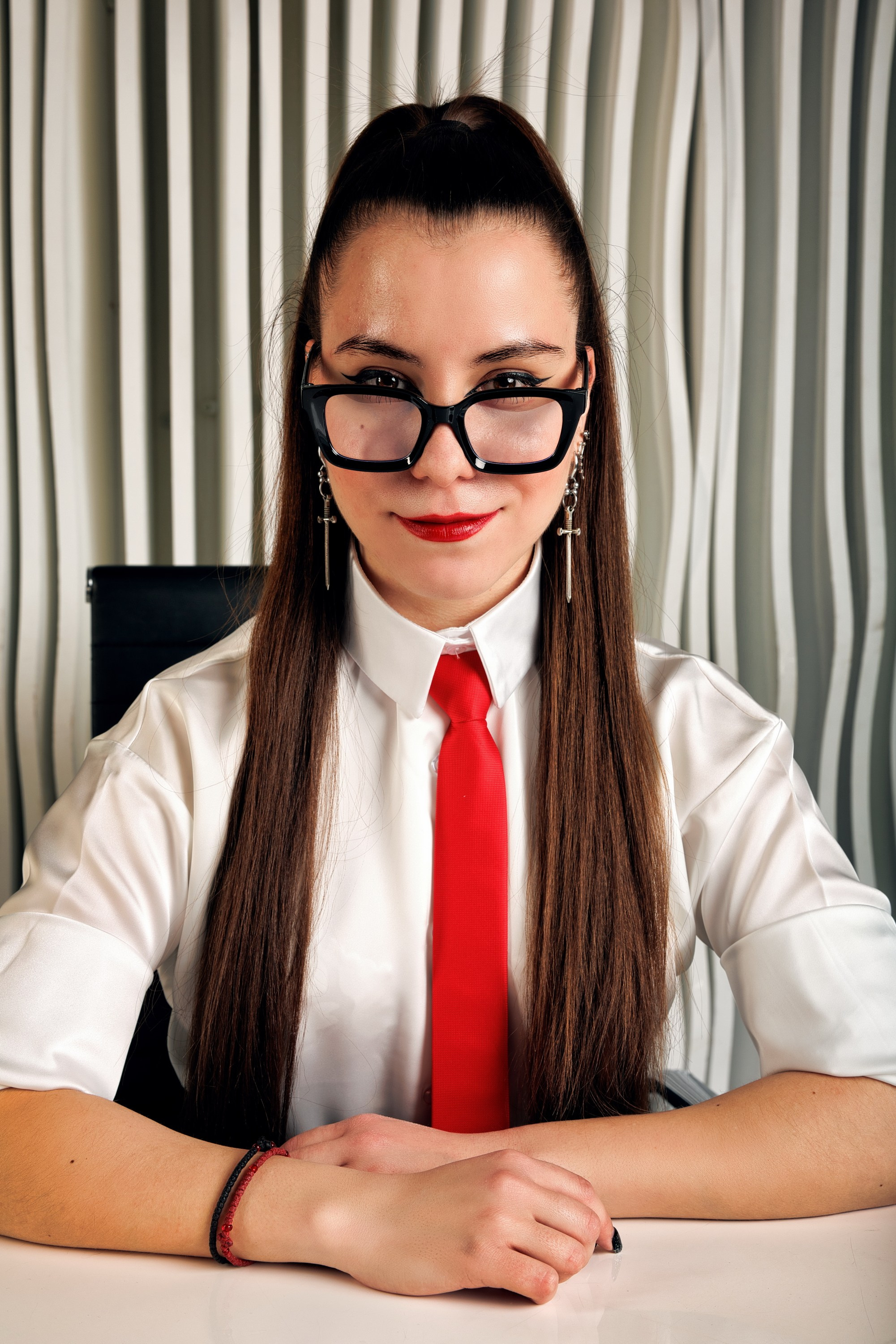 Даша. Офисная студийная фотосессия