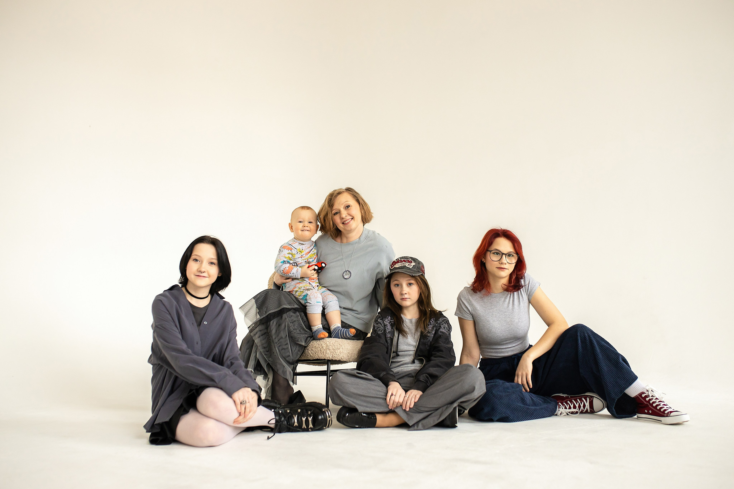 Семейная фотосессия на циклораме с естественным светом. Фотограф в Железнодорожном и Балашихе