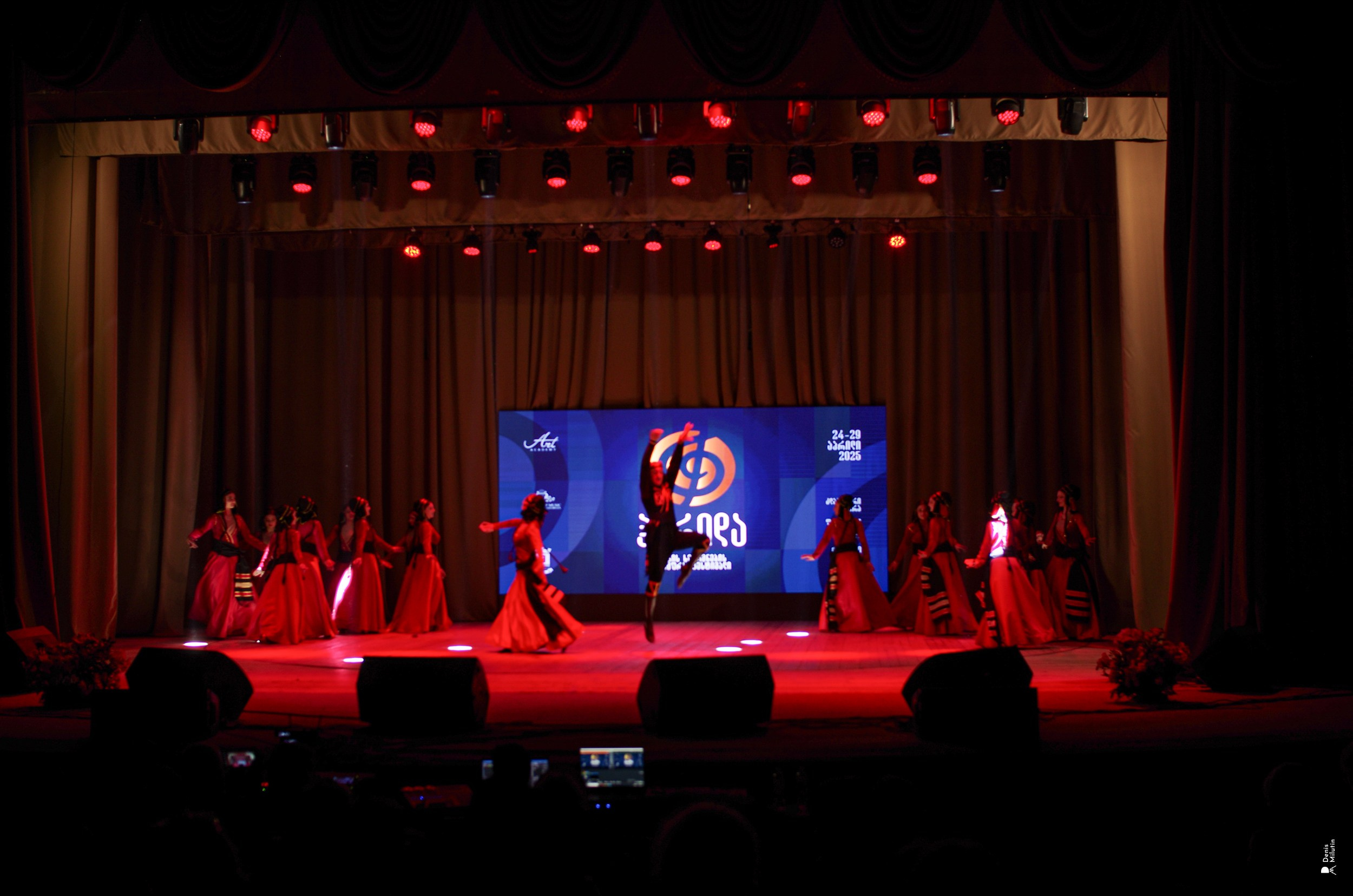 Танцы в Хоби. Портретный фотограф Денис Милютин